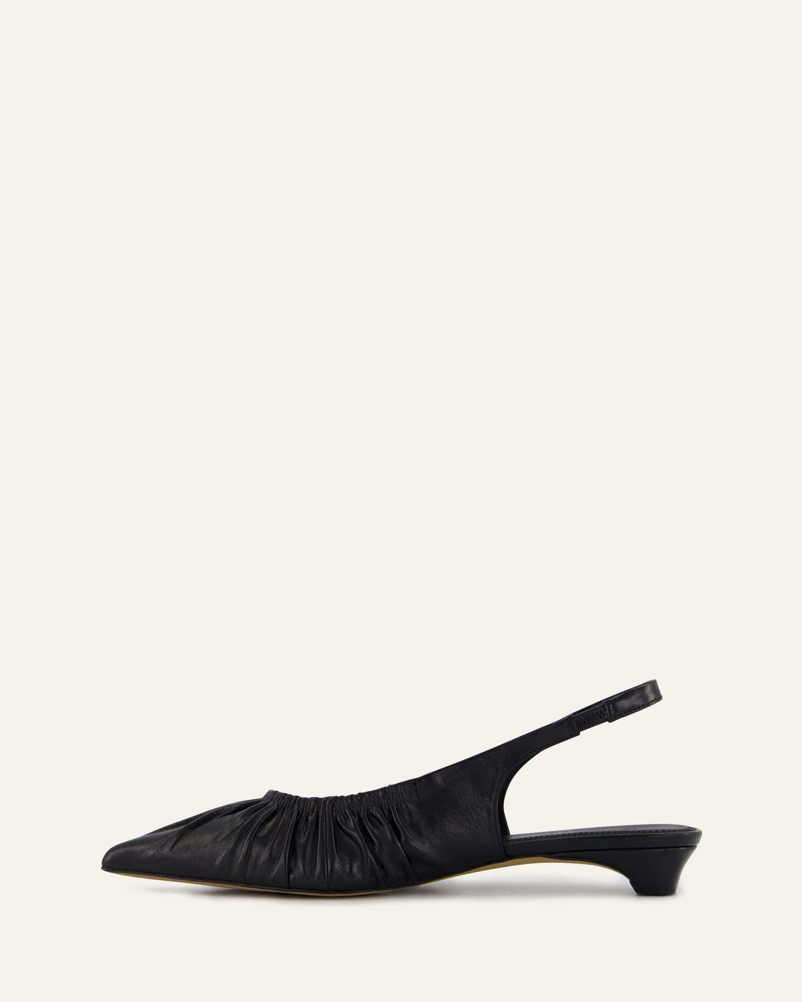 ADALINE FLACHER SCHUH AUS SCHWARZEM LEDER