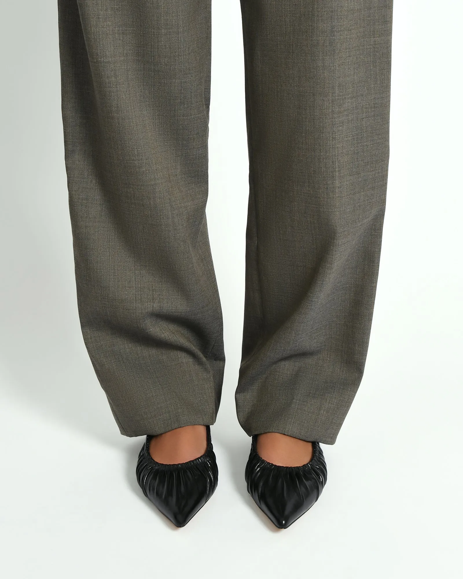 ADALINE FLACHER SCHUH AUS SCHWARZEM LEDER