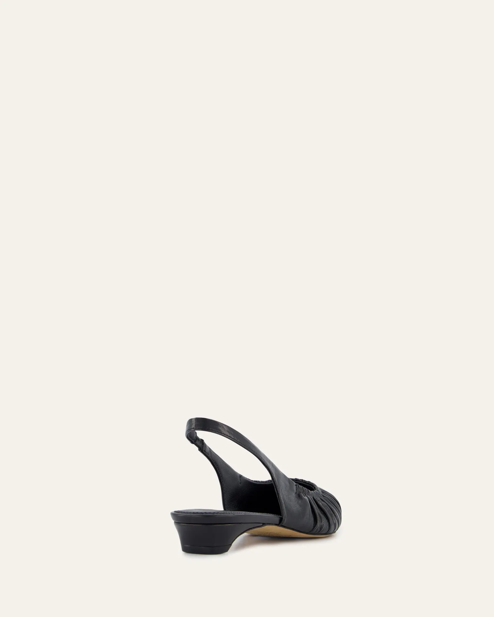 ADALINE FLACHER SCHUH AUS SCHWARZEM LEDER