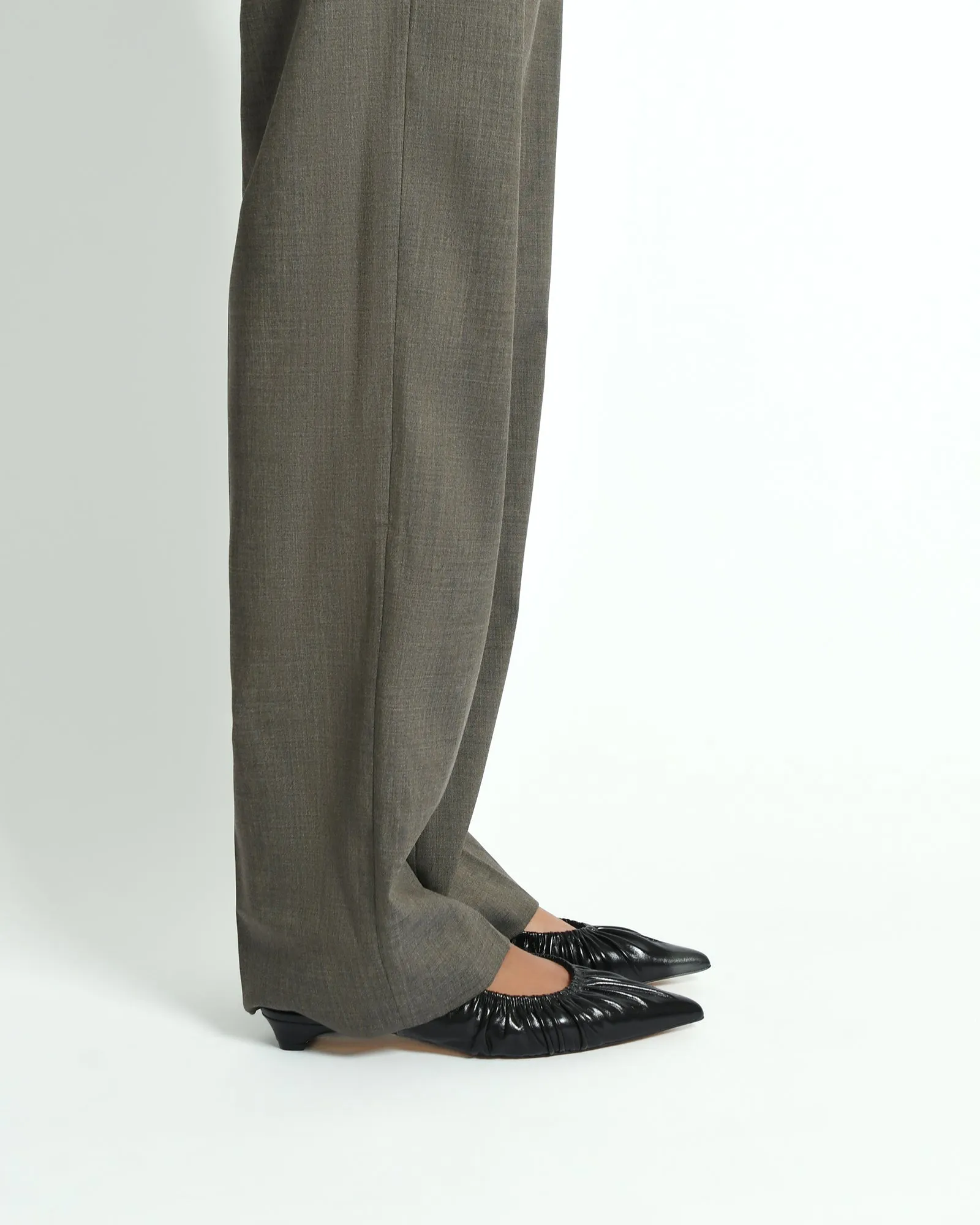 ADALINE FLACHER SCHUH AUS SCHWARZEM LEDER