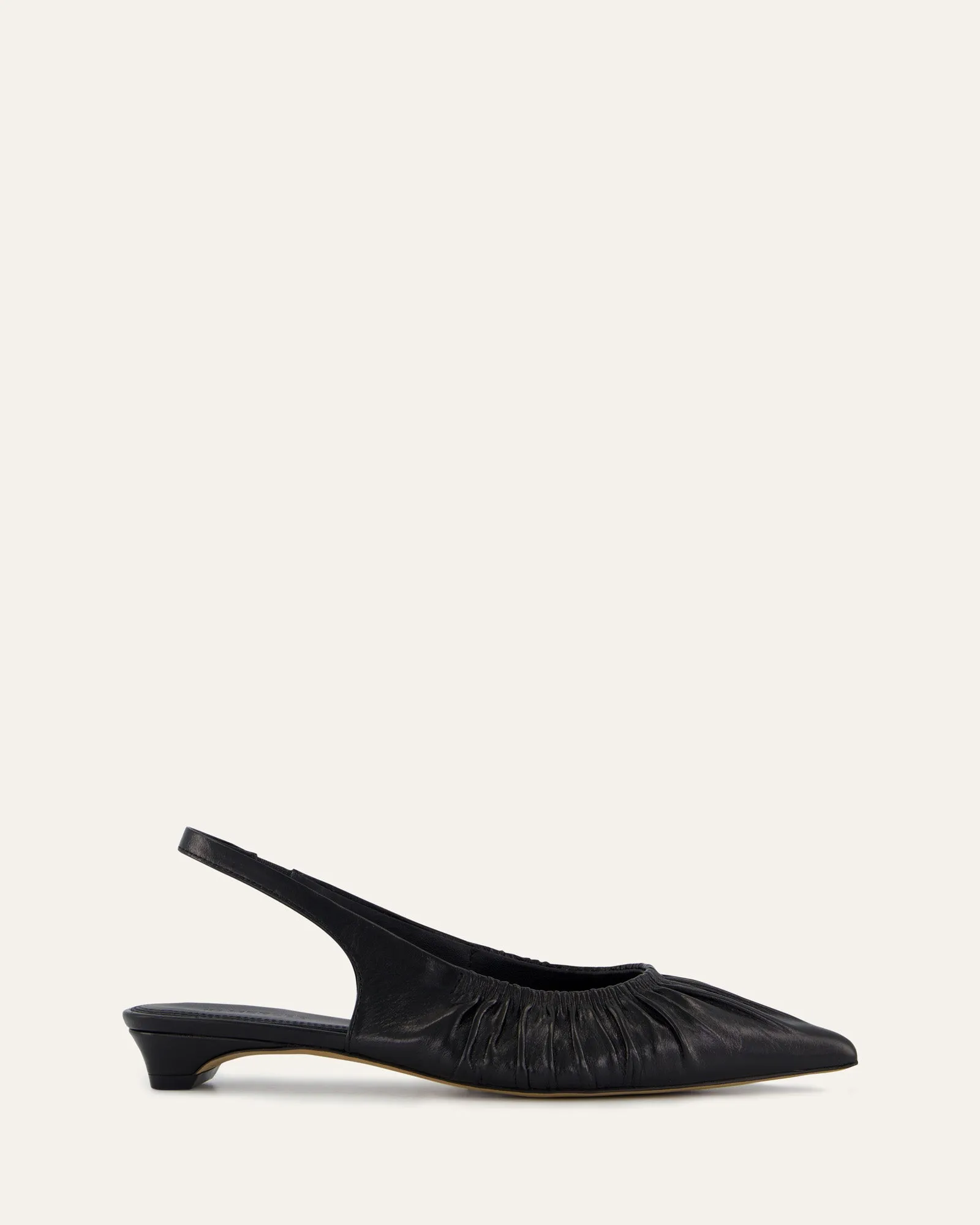 ADALINE FLACHER SCHUH AUS SCHWARZEM LEDER