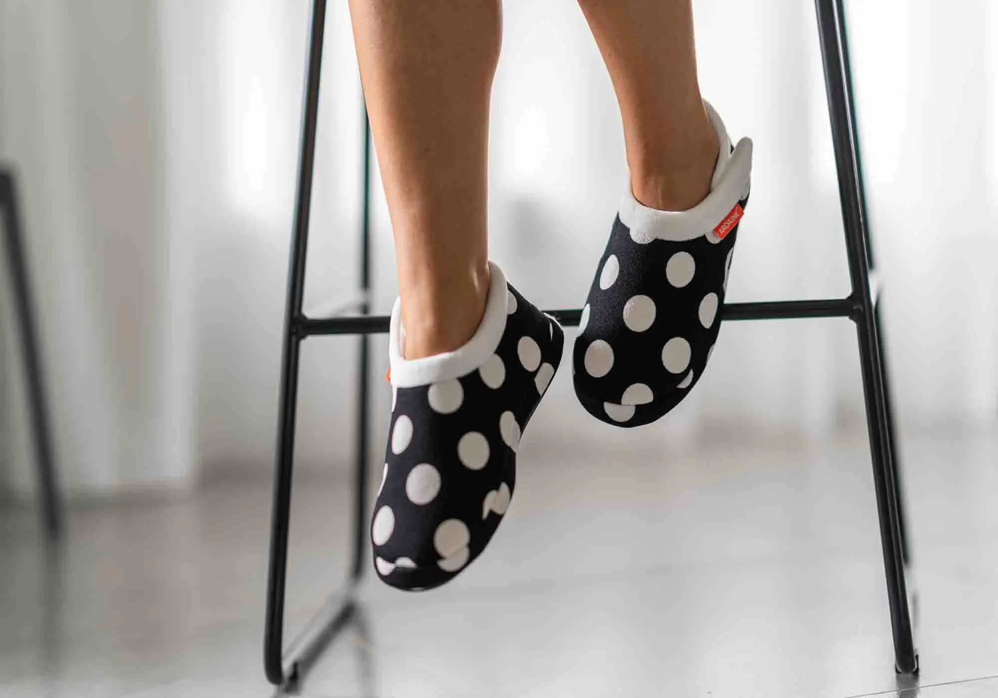 Archline Damen Hausschuhe mit geschlossener Spitze und orthopädischer Einlage - Bequeme Archline Schuhe