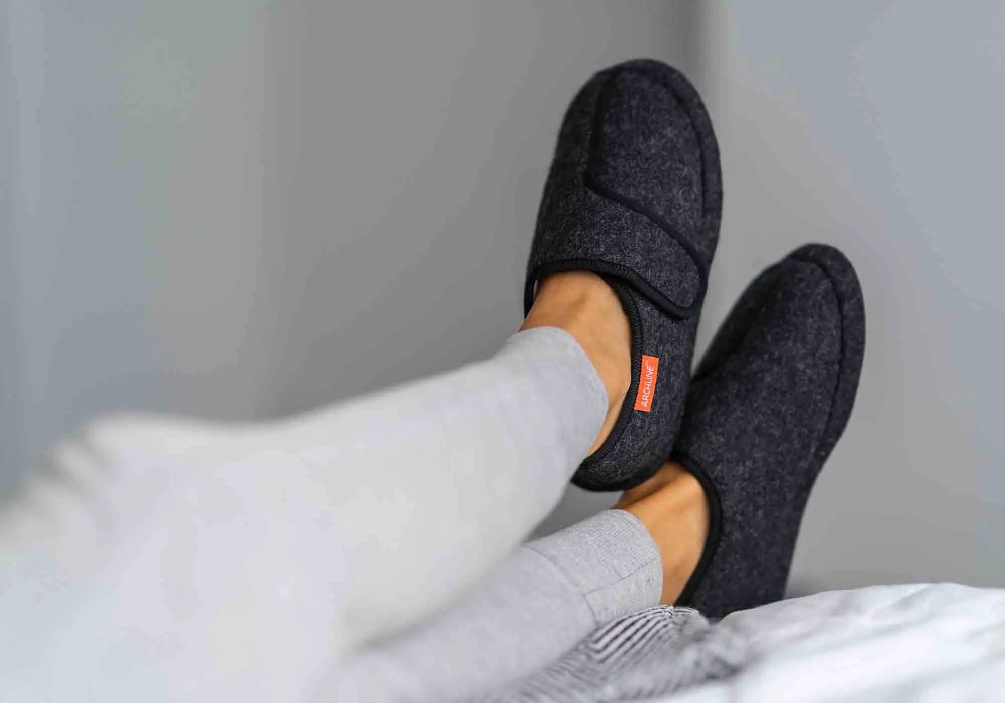 Archline Damen Orthopädische Hausschuhe mit geschlossener Spitze und Komfortsohle - Archline Schuhe