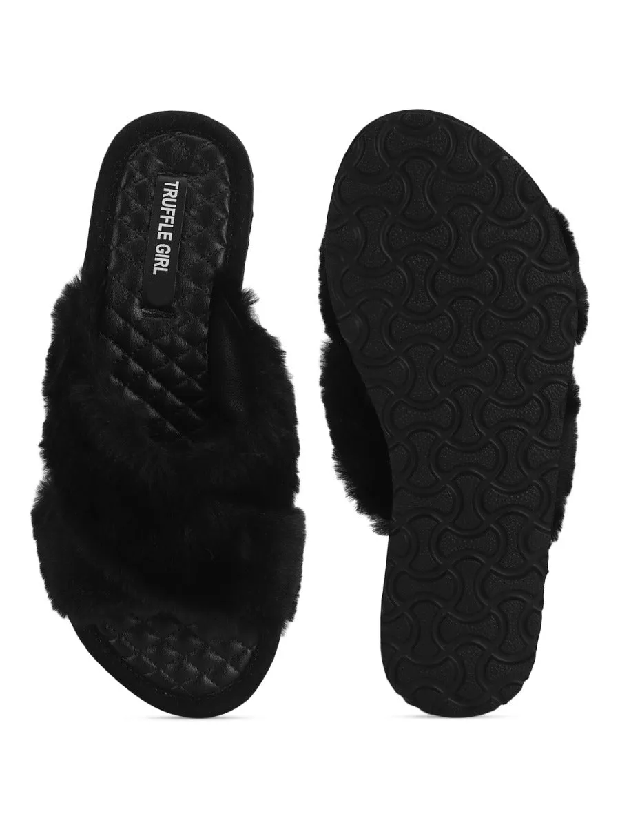 Schwarze flauschige Pelz-Pantoffeln