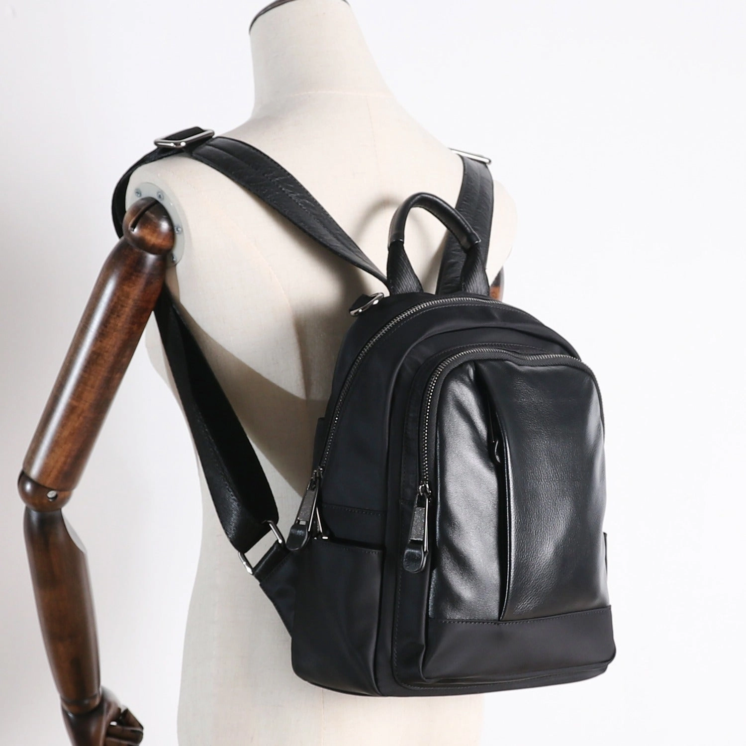 Schwarzer Nylon-Leder Umhängetaschen-Rucksack Damen Kleine Schulrucksäcke Handtasche Nylon-Leder Reiserucksack für Frauen