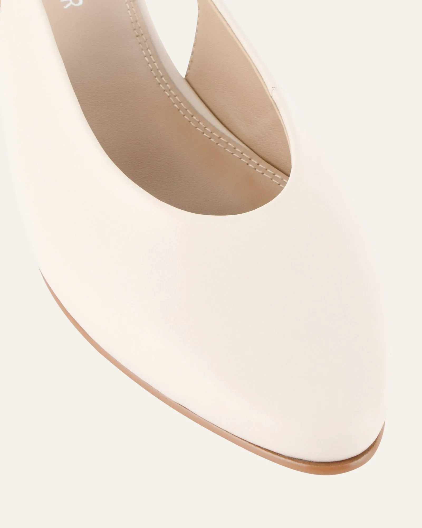 BRYCE DRESS FLATS IN OFF-WHITE LEDER
