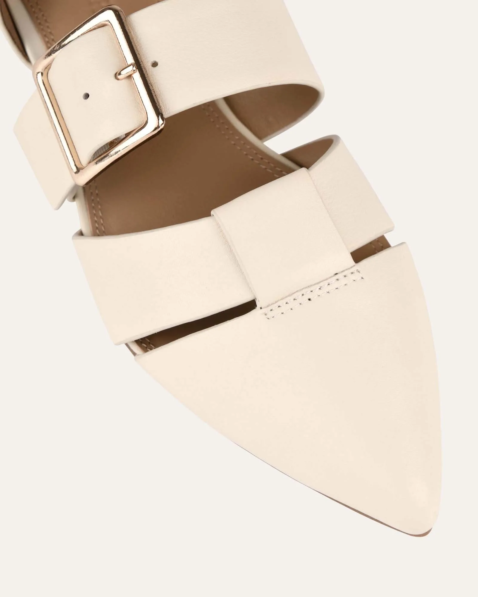 CARLA FLACHE SCHUHE AUS LEDER IN OFF-WHITE