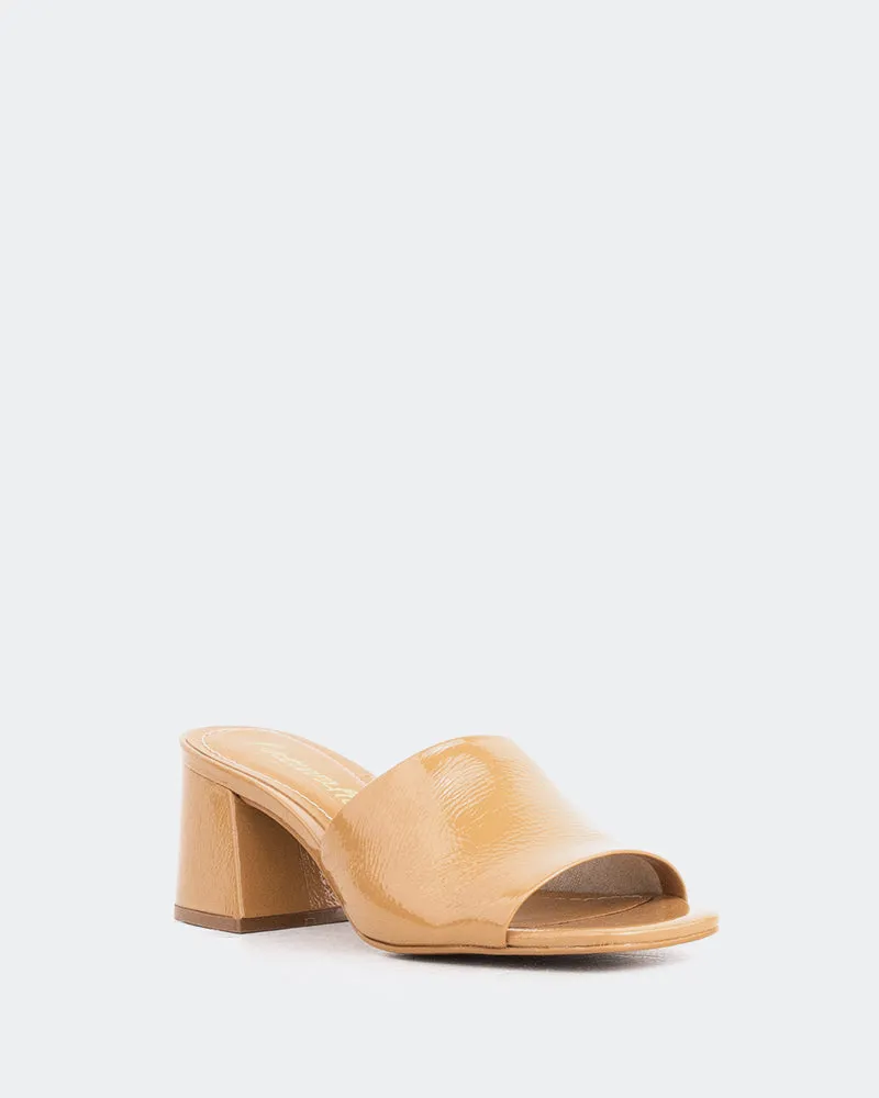 Clarabelle, Tan Naplack/Naplack Ocker