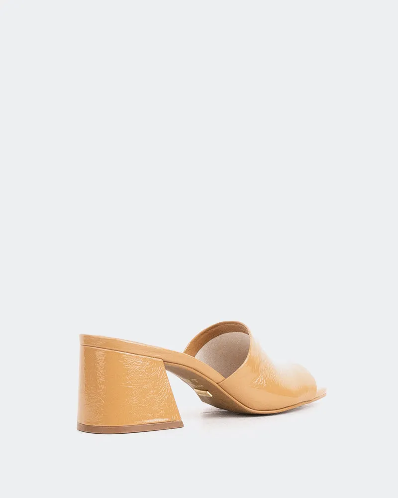 Clarabelle, Tan Naplack/Naplack Ocker