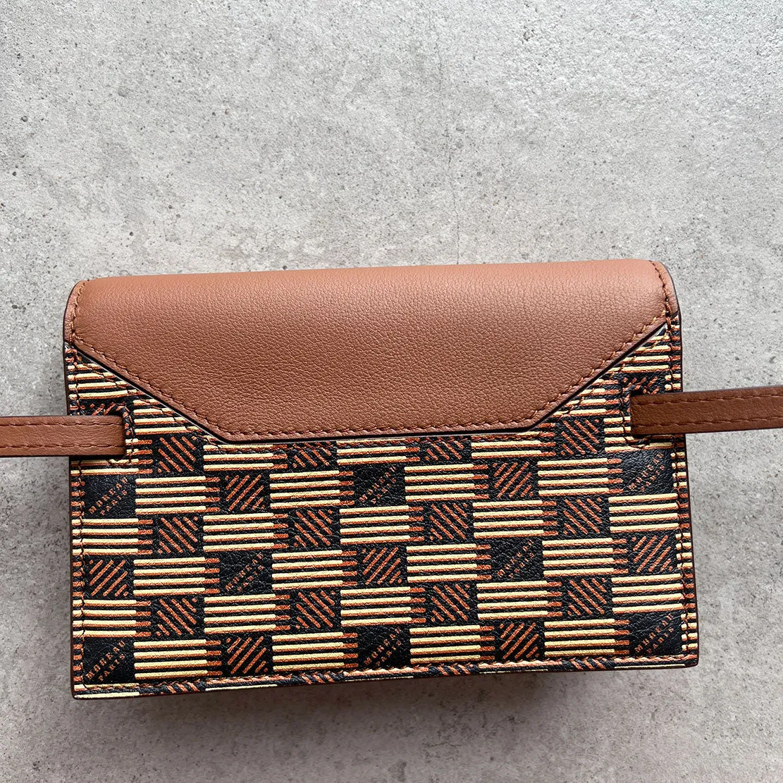 Crossbody Klappe / Gürteltasche Kalb, Classique Moreau Taschen