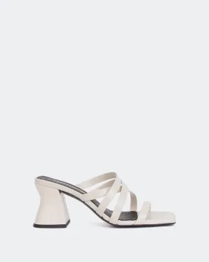 Neugieriges Off-White Glanzleder