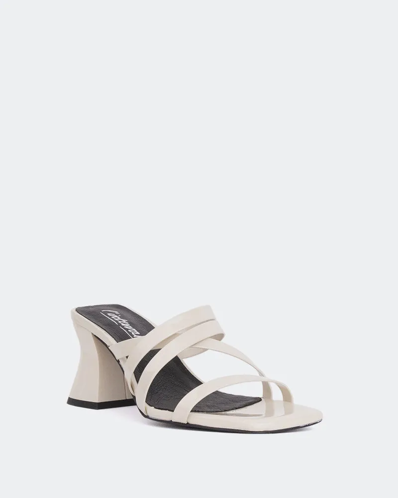 Neugieriges Off-White Glanzleder
