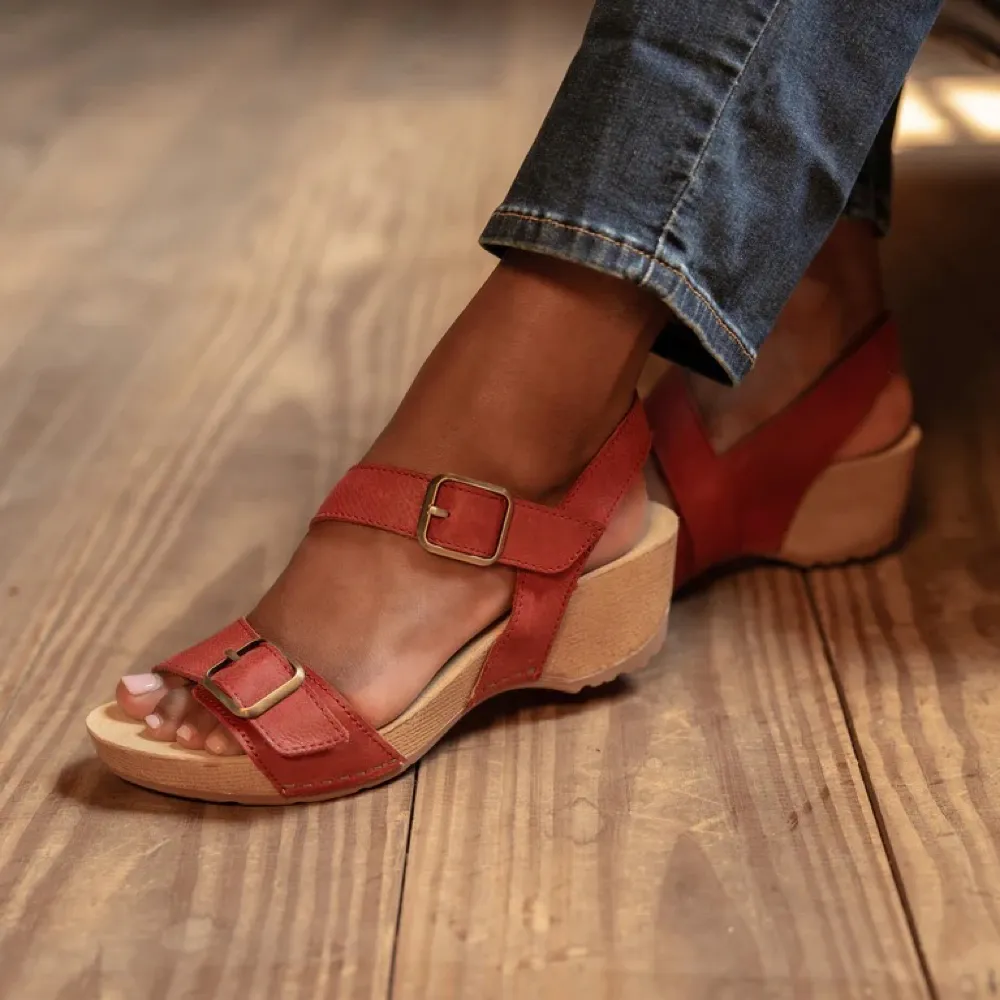 Dansko Damen Trinity Sandalette mit Absatz in Cayenne Gebürstetem Nubuk