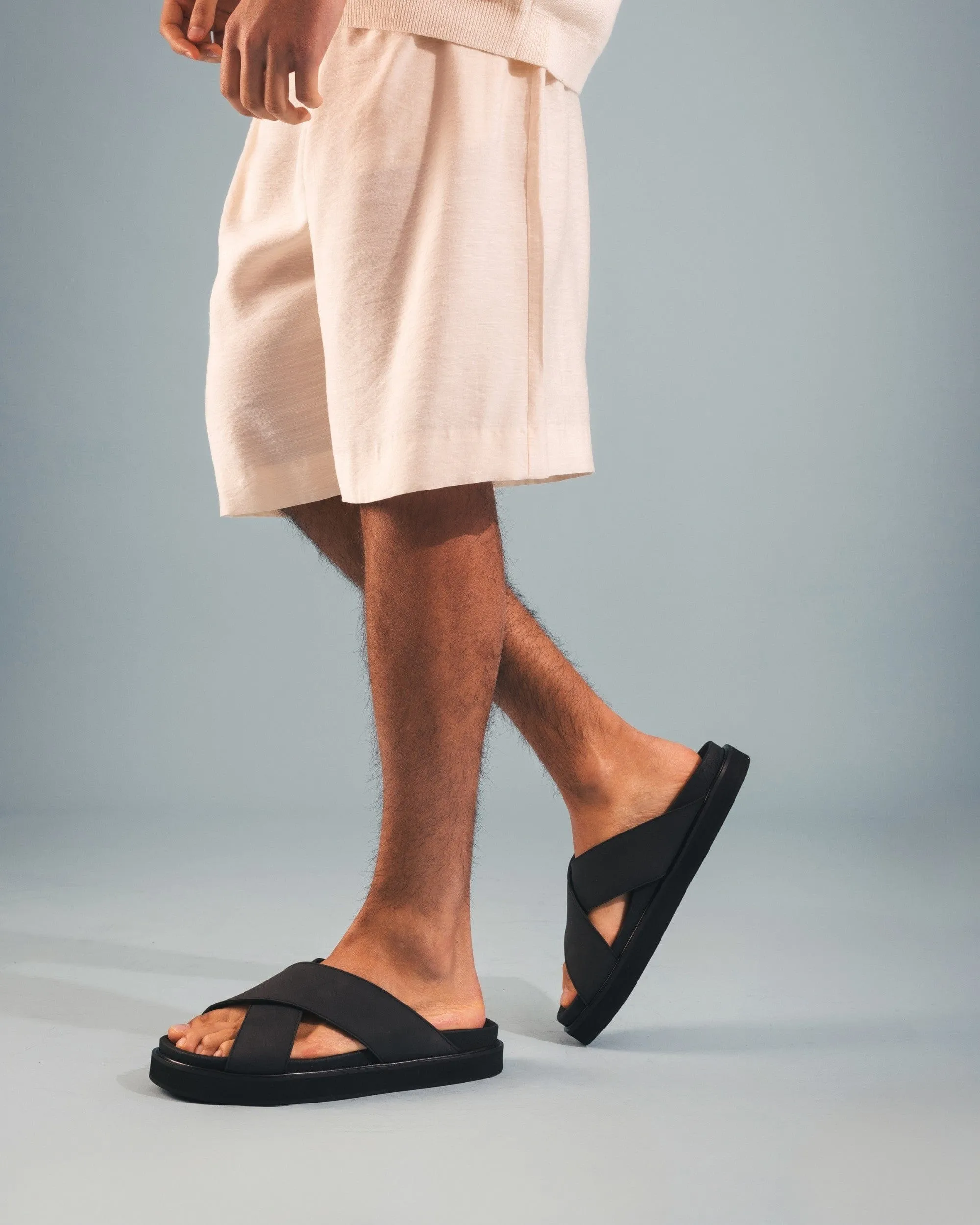 Davu Unisex Vegane Mikrofaser Cross-Plattform-Sandalen | Schwarz