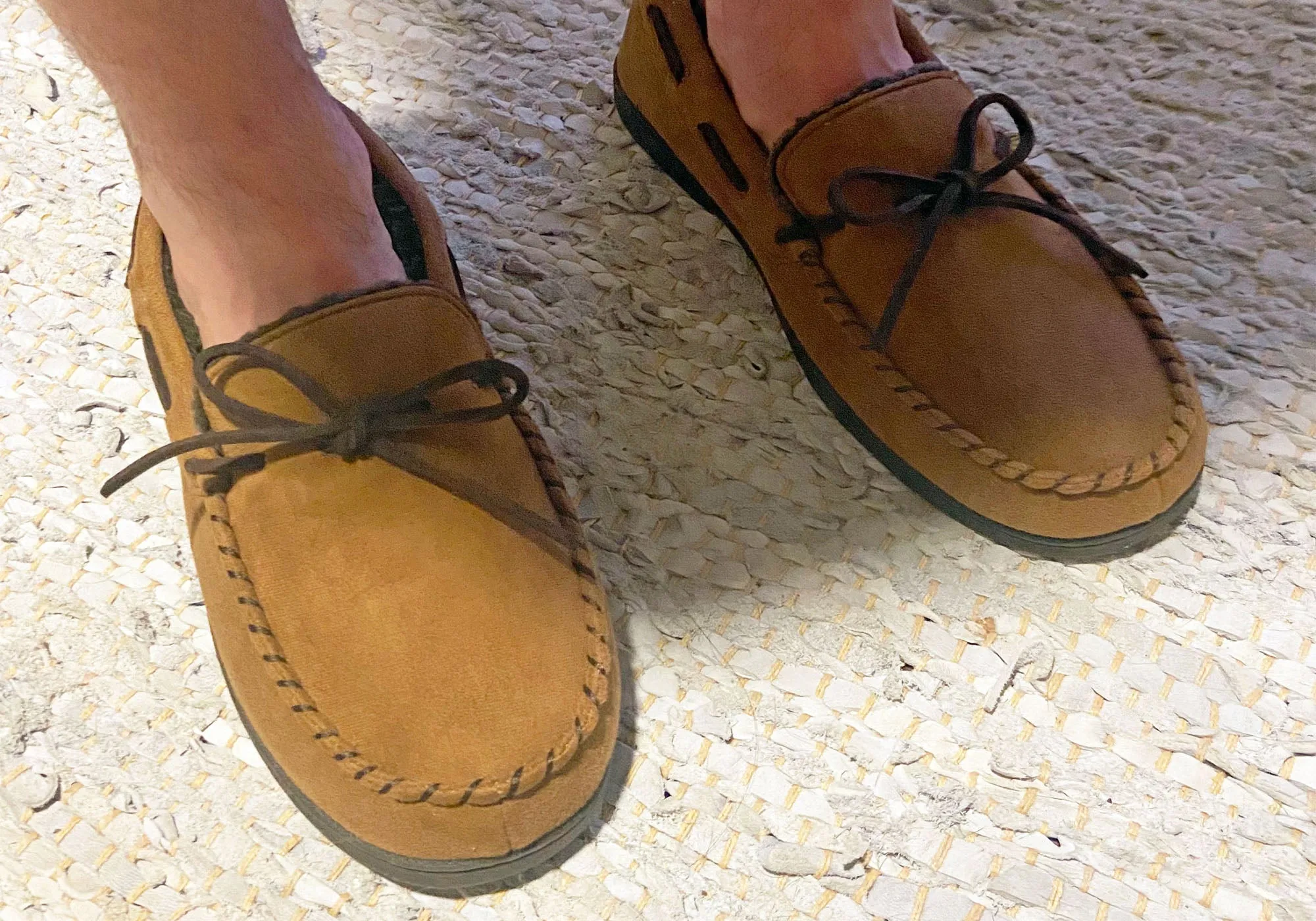 Dearfoams Herren Toby Mikrovelours Mokassin mit Whipstitch & Schnürung Hausschuhe Dearfoams Schuhe
