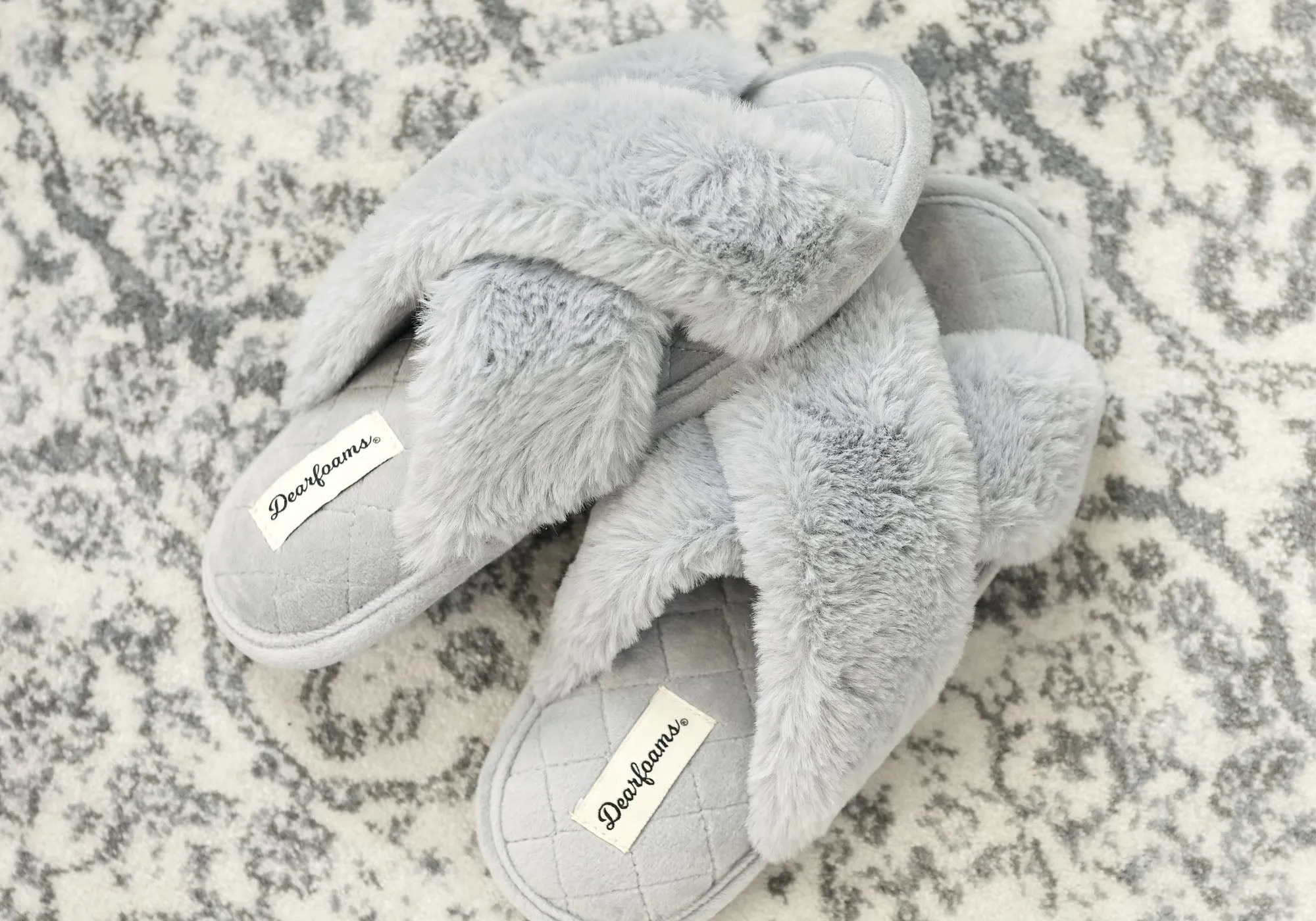 Dearfoams Damen Bequeme Jessica Pelz-Crossband-Slipper Dearfoams Schuhe