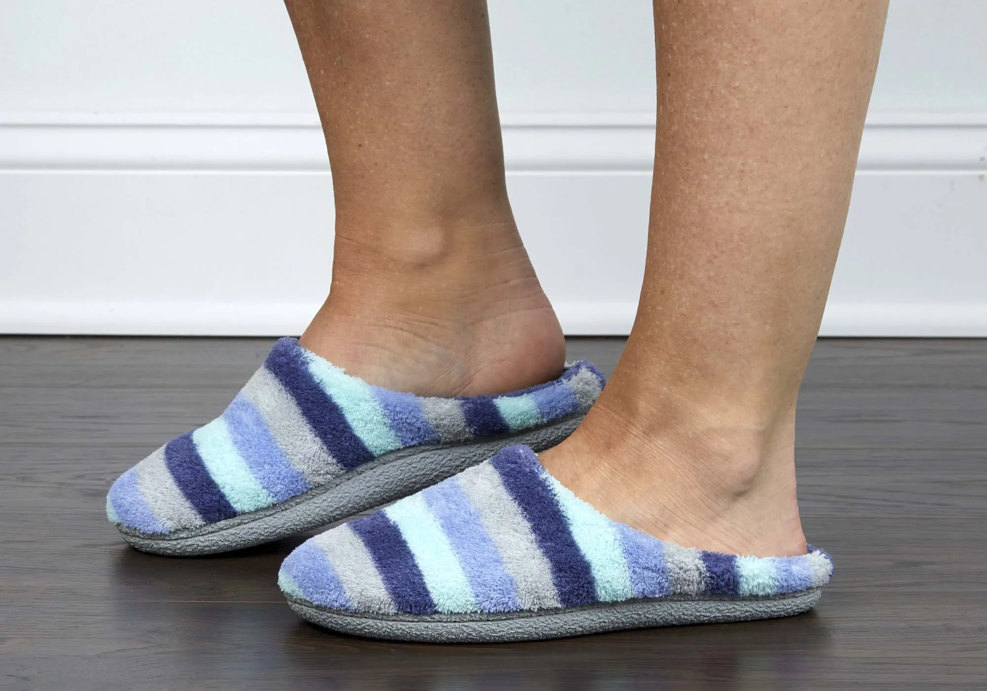 Dearfoams Damen Leslie Steppterry Clogs Weite Passform Hausschuhe Dearfoams Schuhe