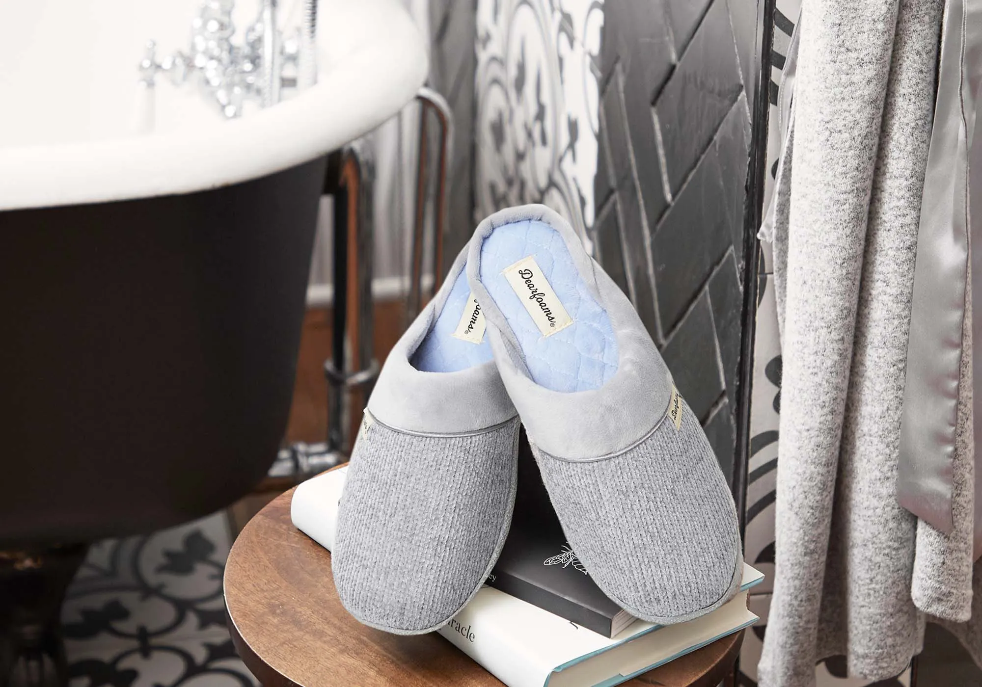 Dearfoams Damen Samantha Chenille geschlossene Hausschuhe Dearfoams Schuhe