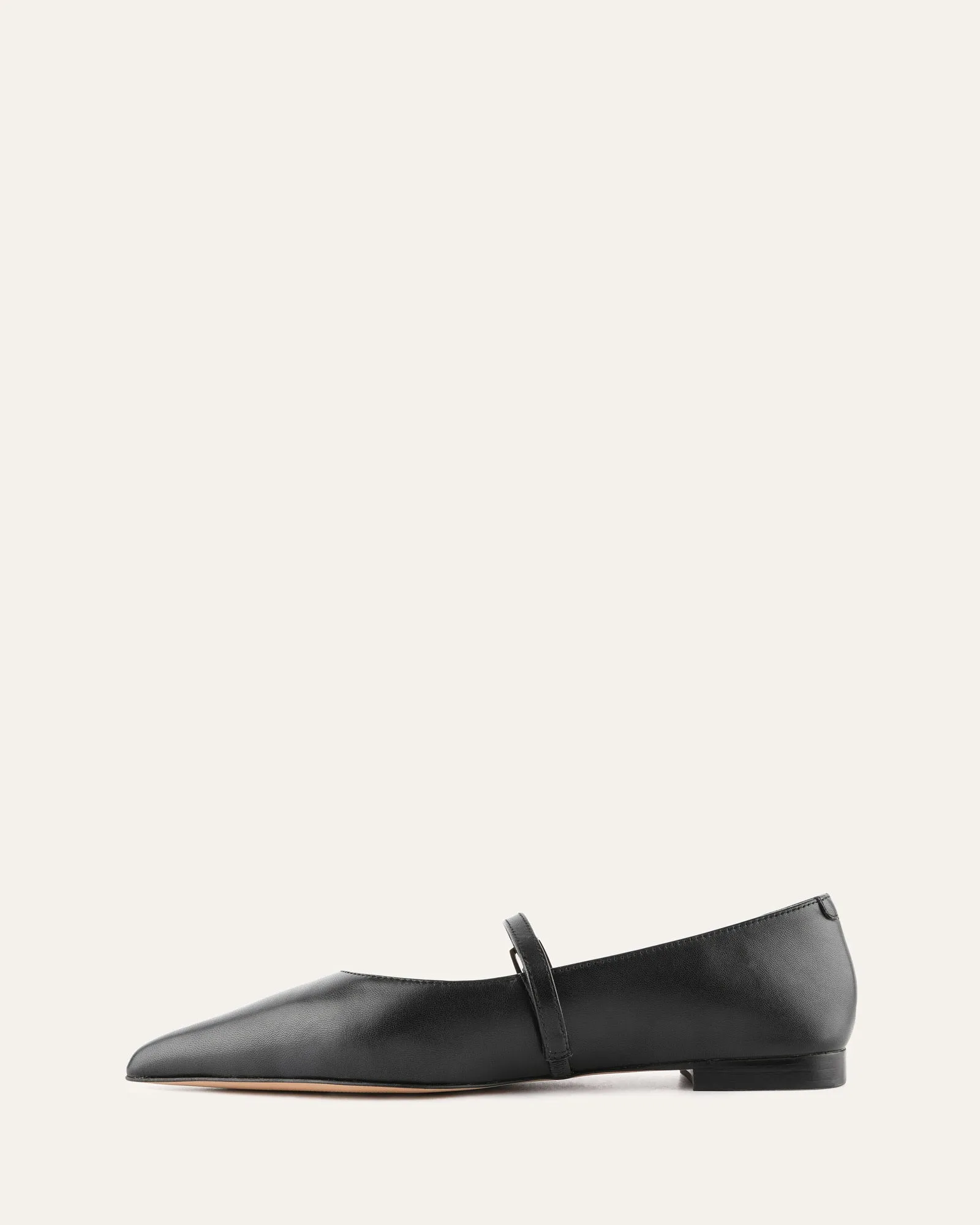DILARIA FLACHER SCHUH AUS SCHWARZEM LEDER