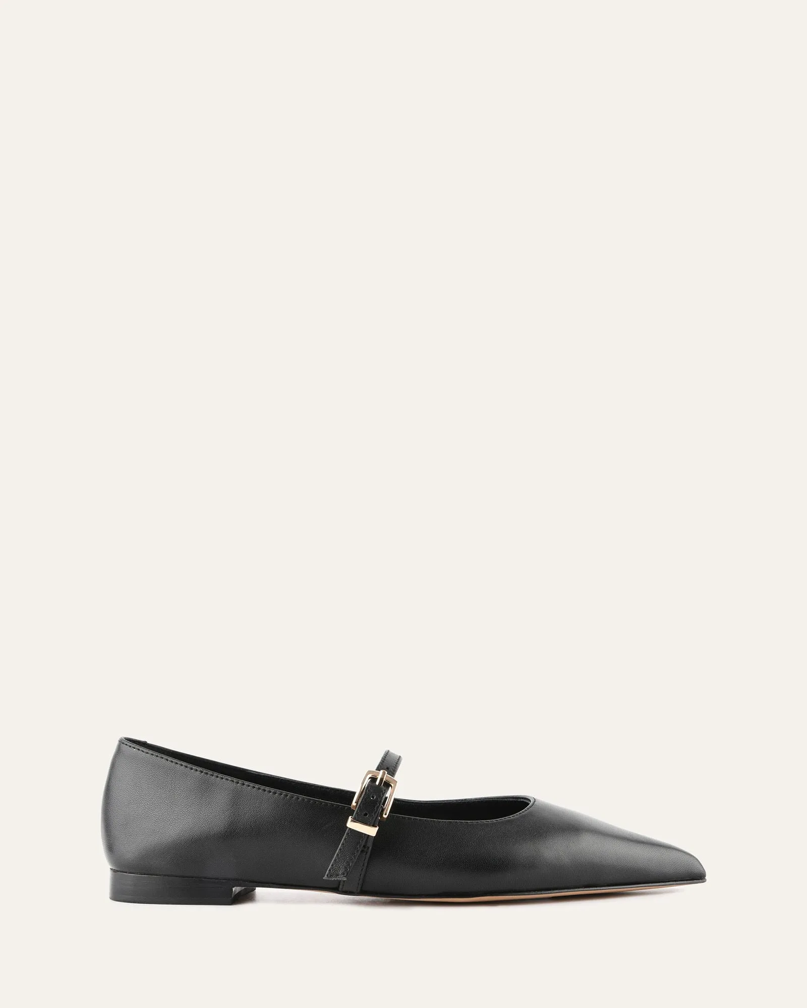 DILARIA FLACHER SCHUH AUS SCHWARZEM LEDER