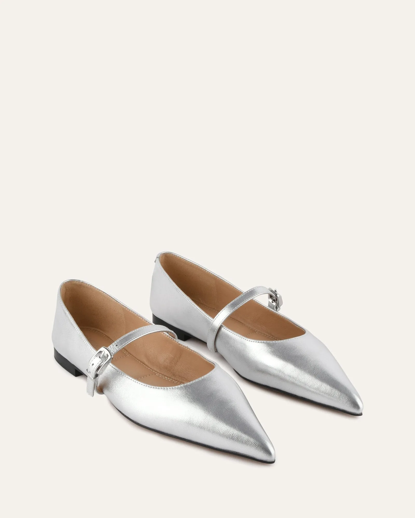 DILARIA FLACHER SCHUH AUS SILBERLEDER
