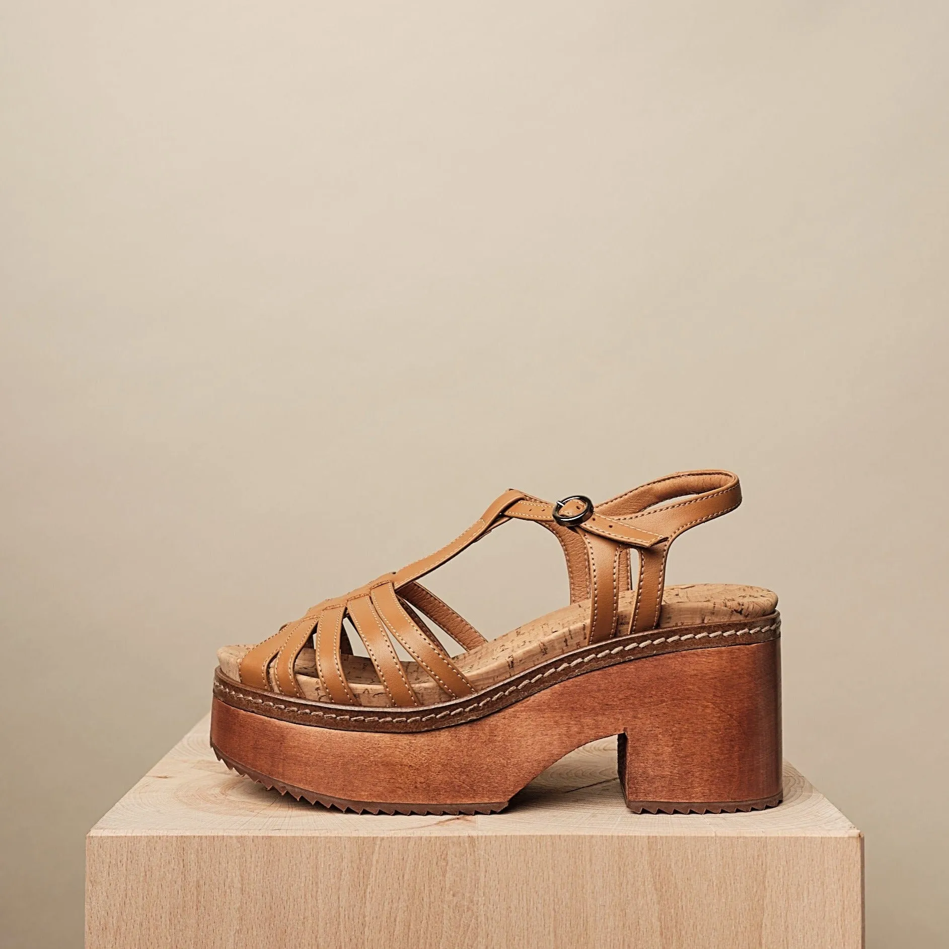 Donna Holz Clog in Natur von Bhava