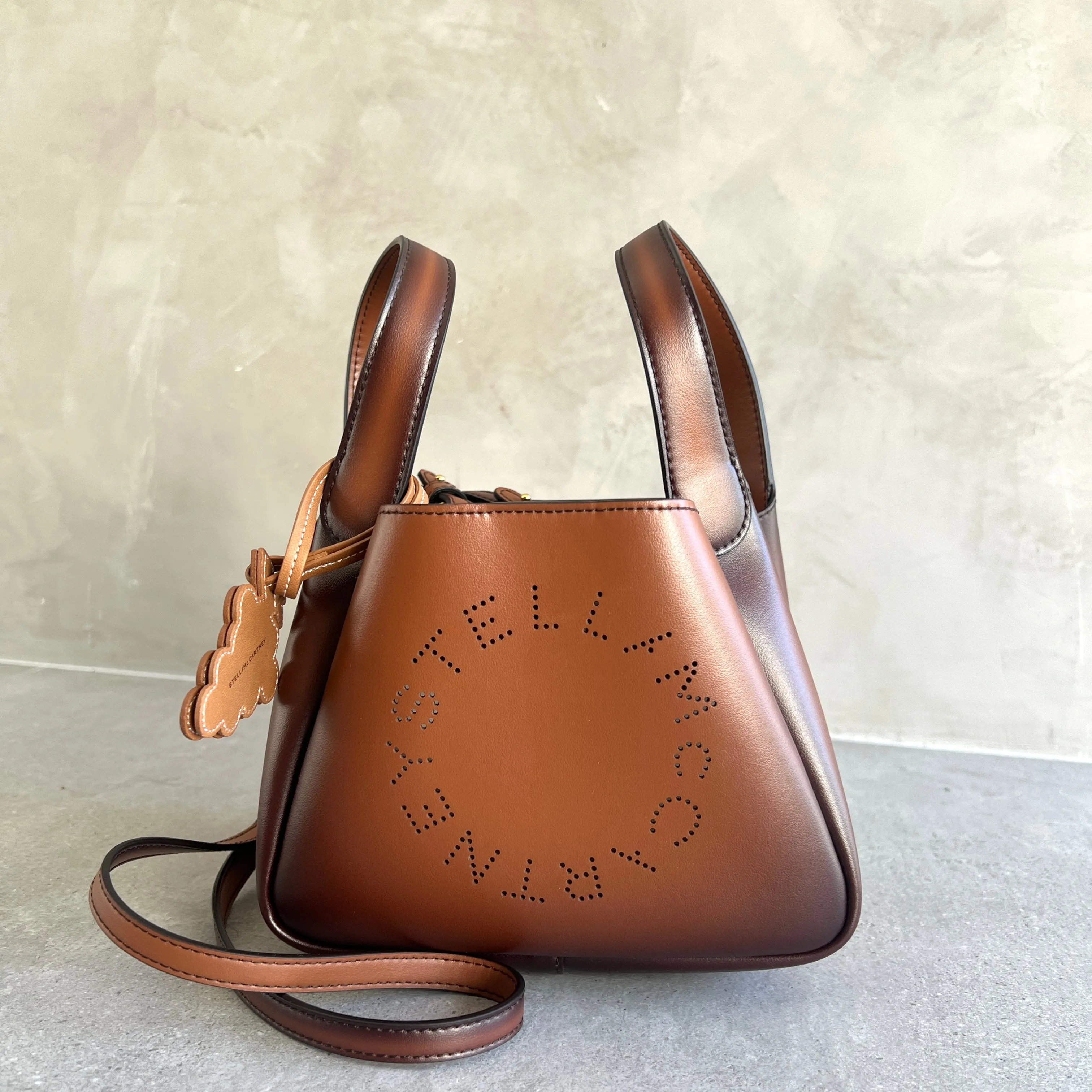 Dumpling-Logo Schultertasche gealtert, Brandy Taschen_Stella Mccartney_Taschen