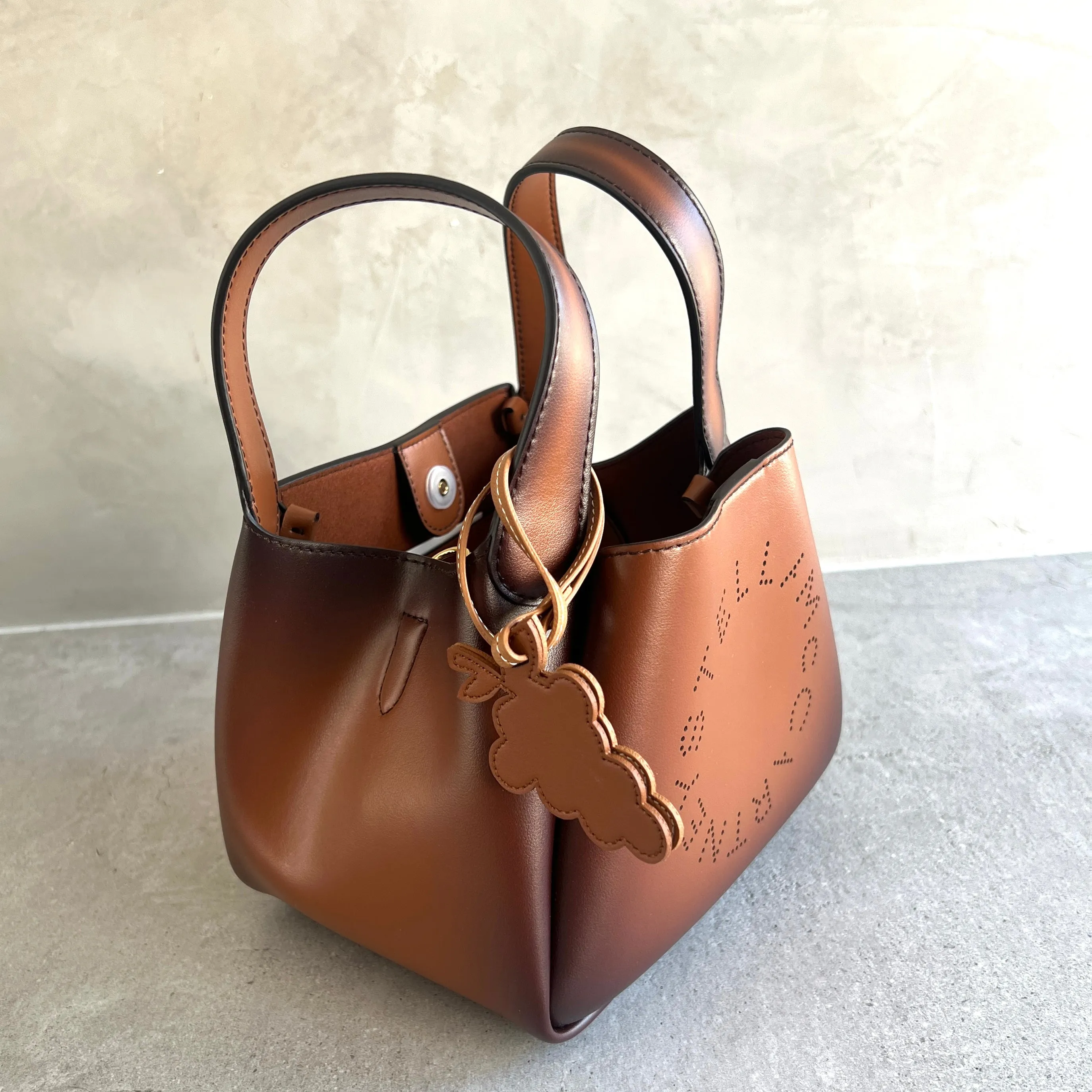 Dumpling-Logo Schultertasche gealtert, Brandy Taschen_Stella Mccartney_Taschen