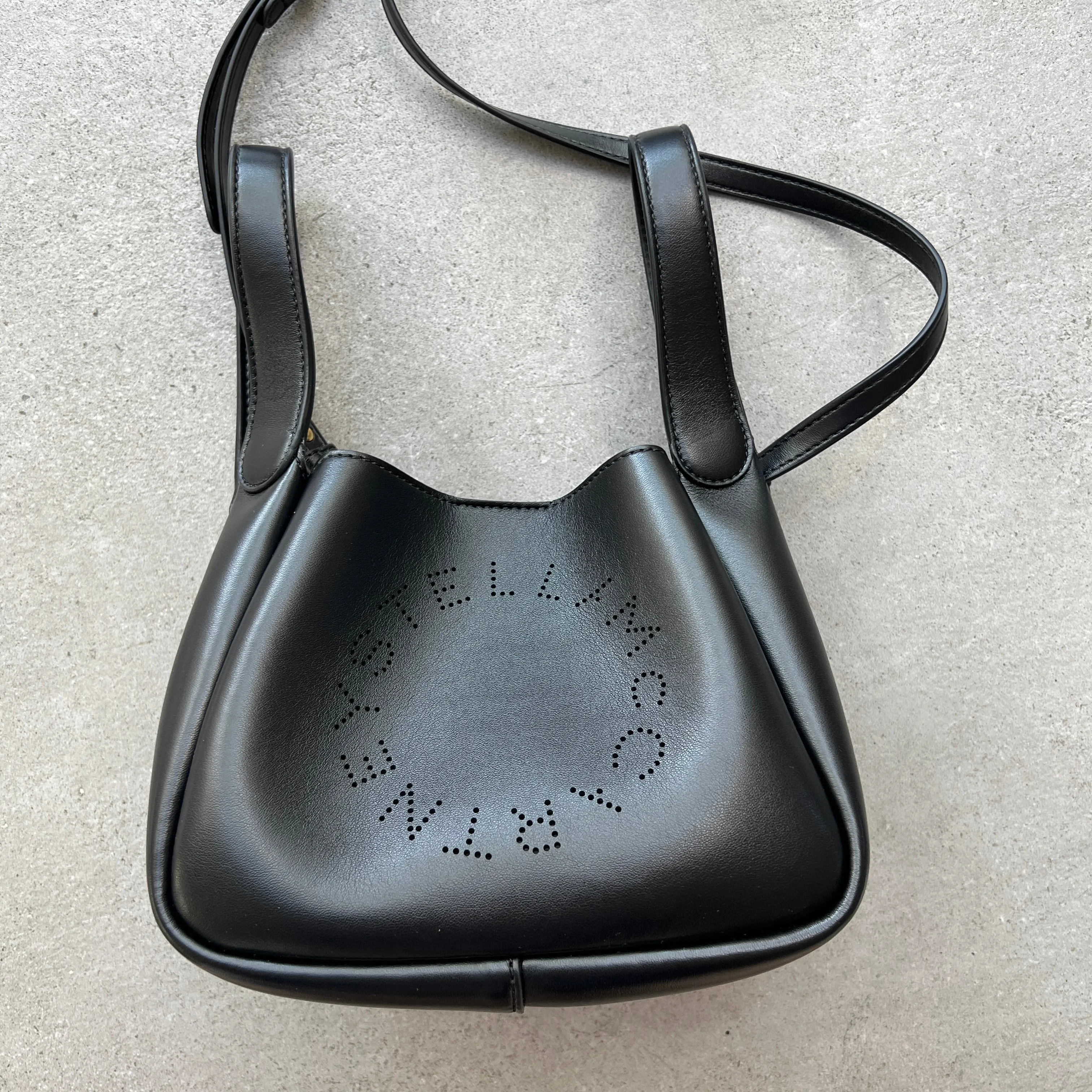 Dumpling Logo Schultertasche, Schwarze Taschen_Stella Mccartney_Taschen
