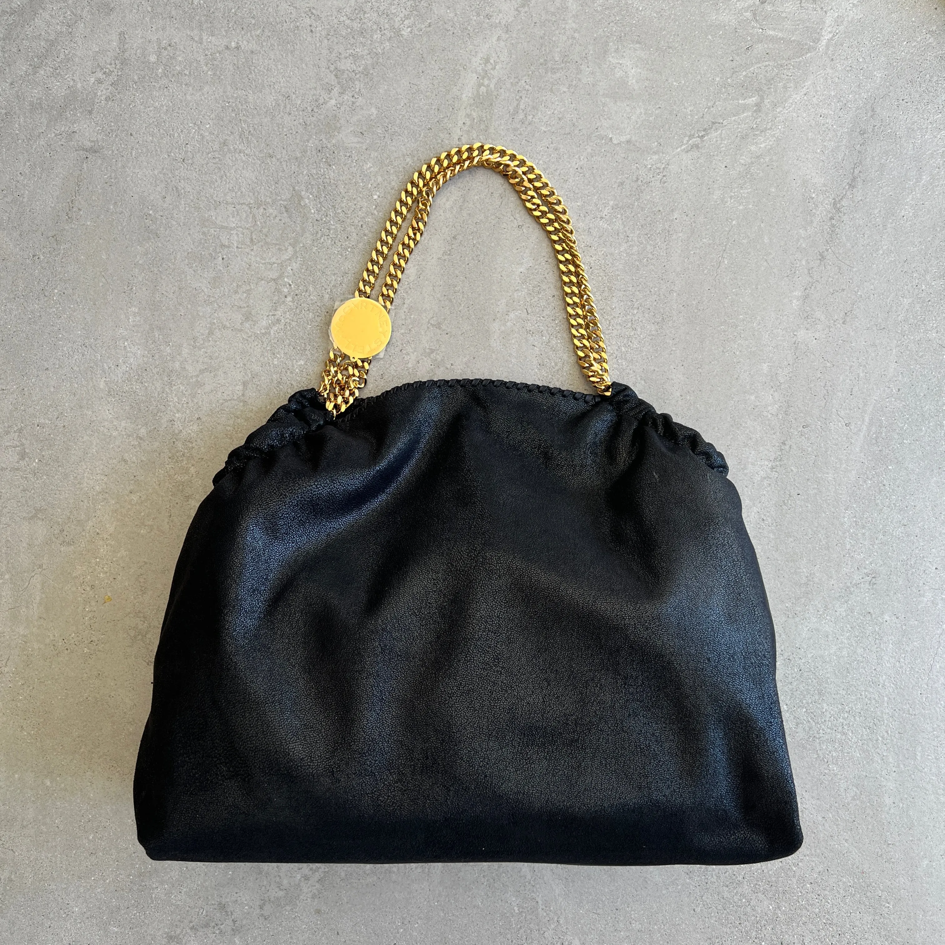 Falabella Umhängetasche mit Kordelzug, Schwarz (G) Taschen_Stella Mccartney_Taschen