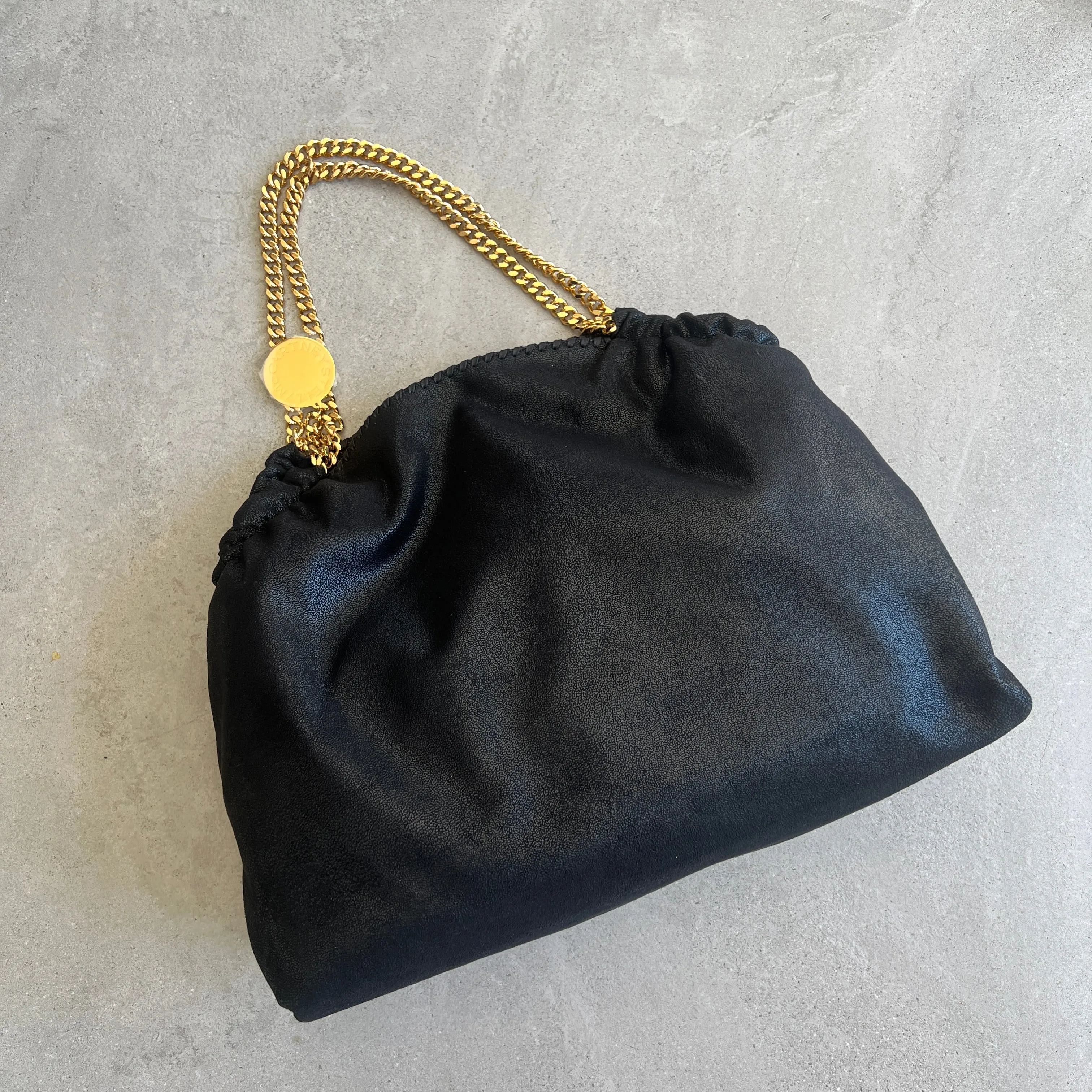 Falabella Umhängetasche mit Kordelzug, Schwarz (G) Taschen_Stella Mccartney_Taschen