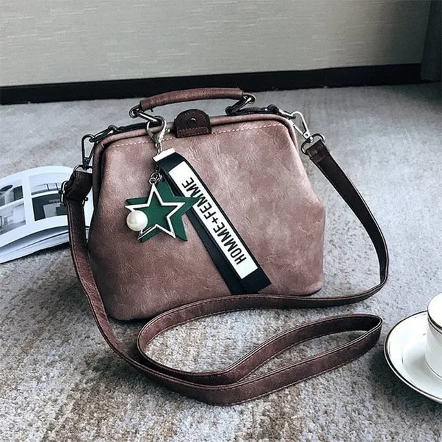Mode Damen Handtasche Neue Weibliche Stern Anhänger Quaste Nieten PU Leder Umhängetasche Schultertasche Casual Berühmter Arzt Damen Taschen Fashion Nova Taschen