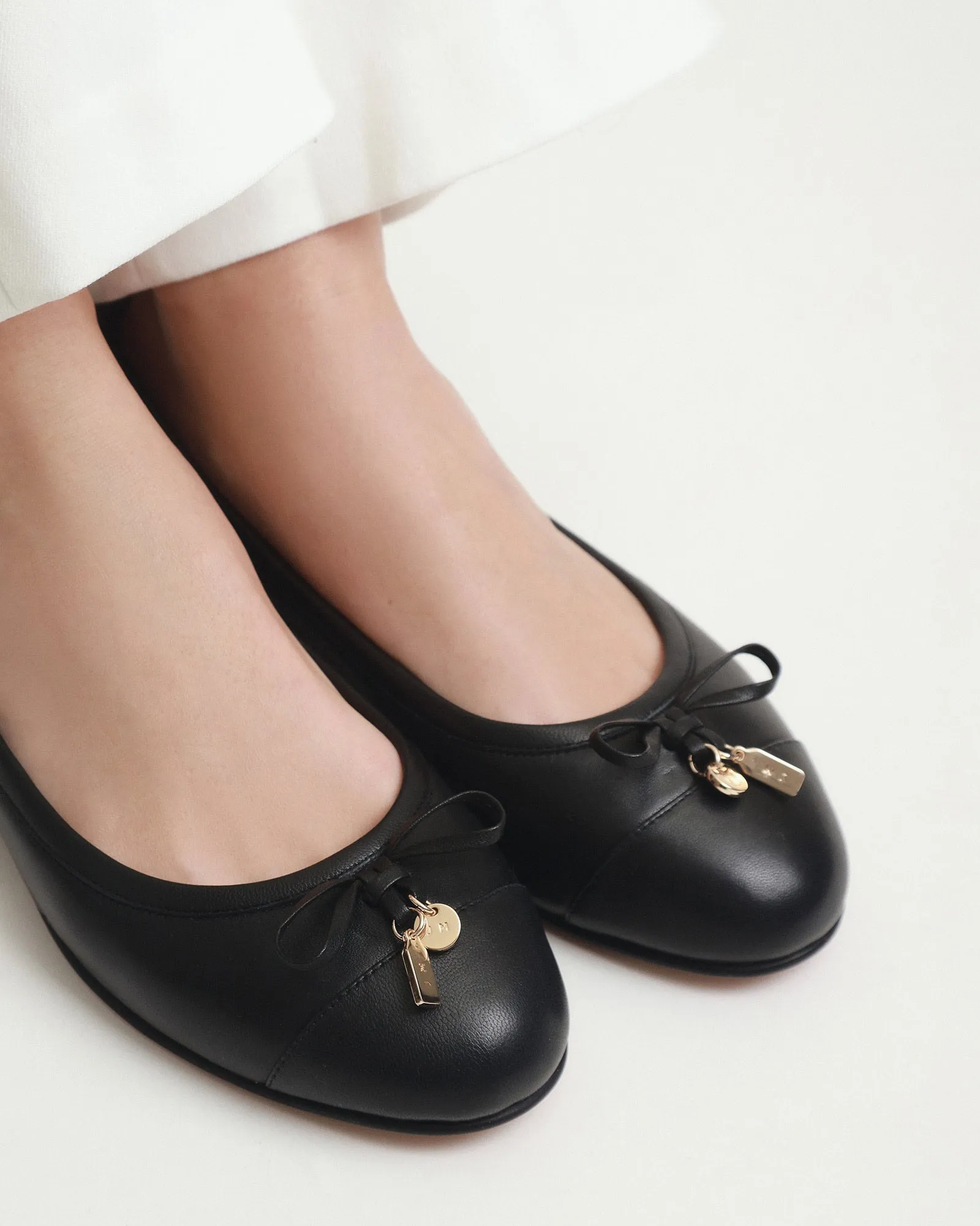 HERMIONE FLACHE SCHUHE AUS SCHWARZEM LEDER