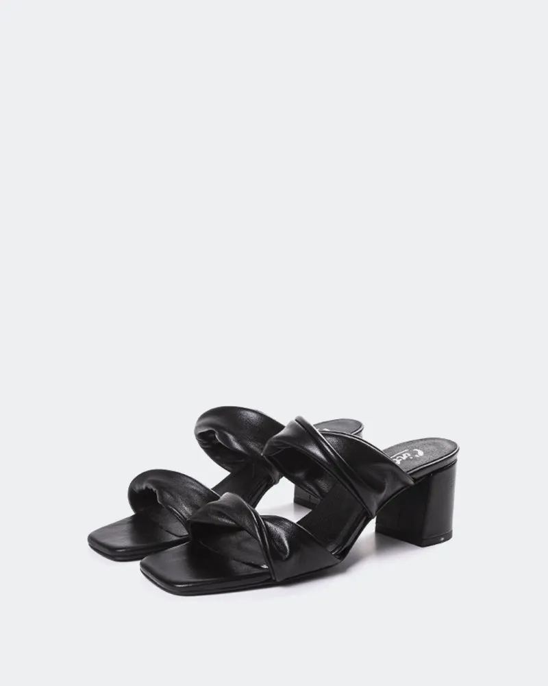 Hester Leder in Schwarz