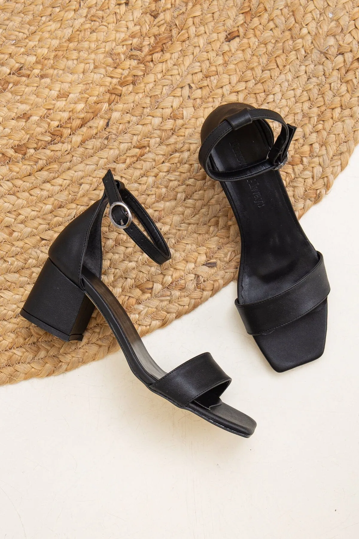 Iva Vegan-Leder Low Heel | Schwarz