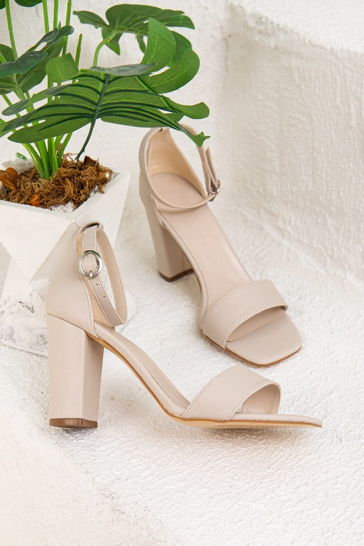 Jess Vegan Blockabsatz-Pumps mit offener Spitze | Beige