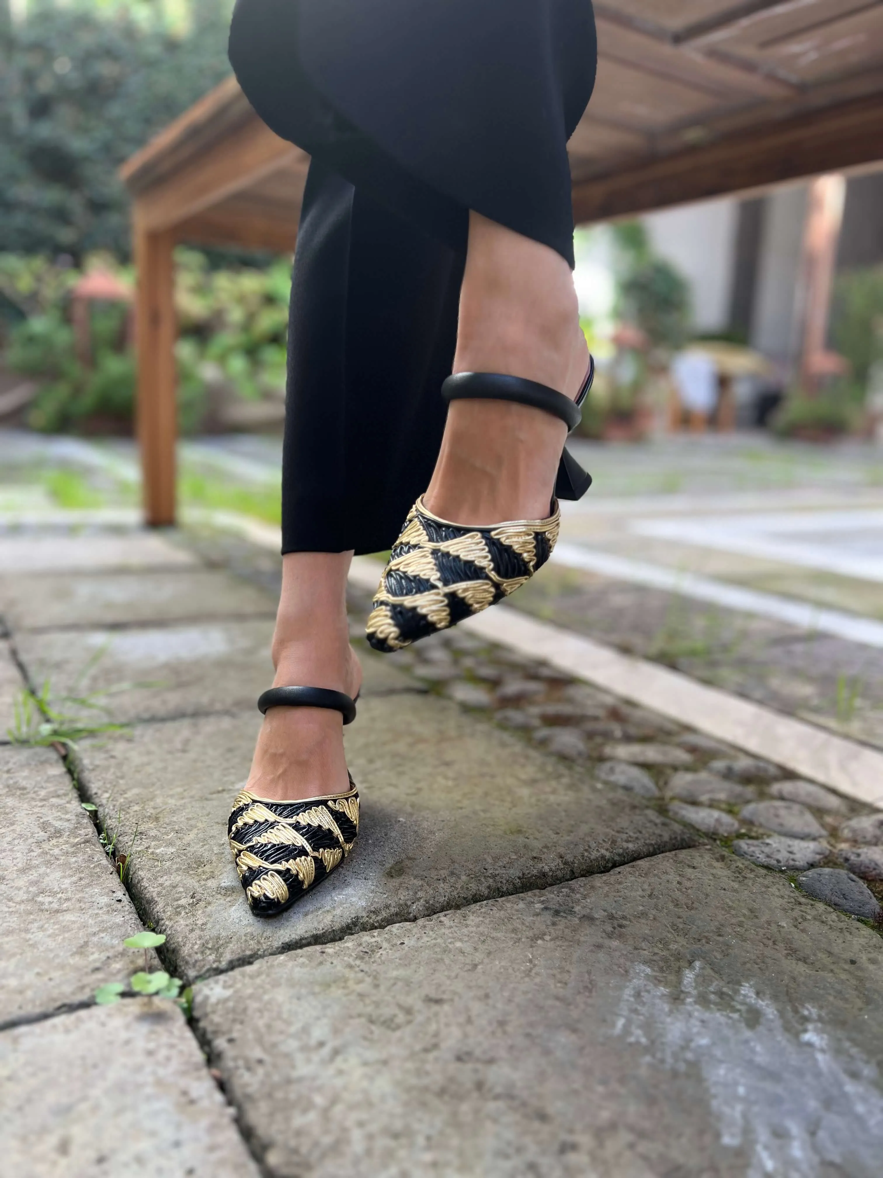 Lady Grace Vegane Pumps mit Absatz | Gold
