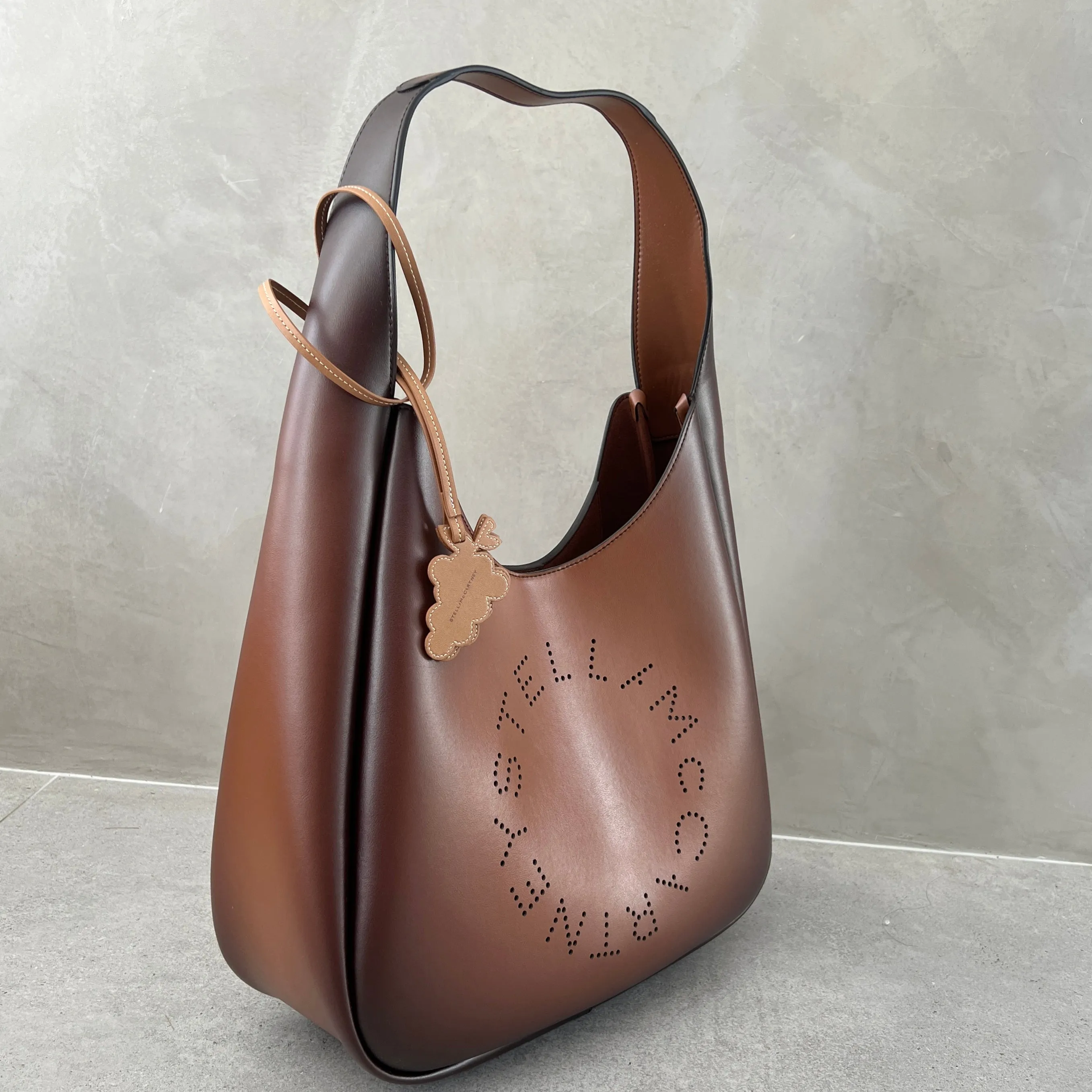 Logo Hobo Large, Gealterter Cognac Taschen_Stella Mccartney_Taschen