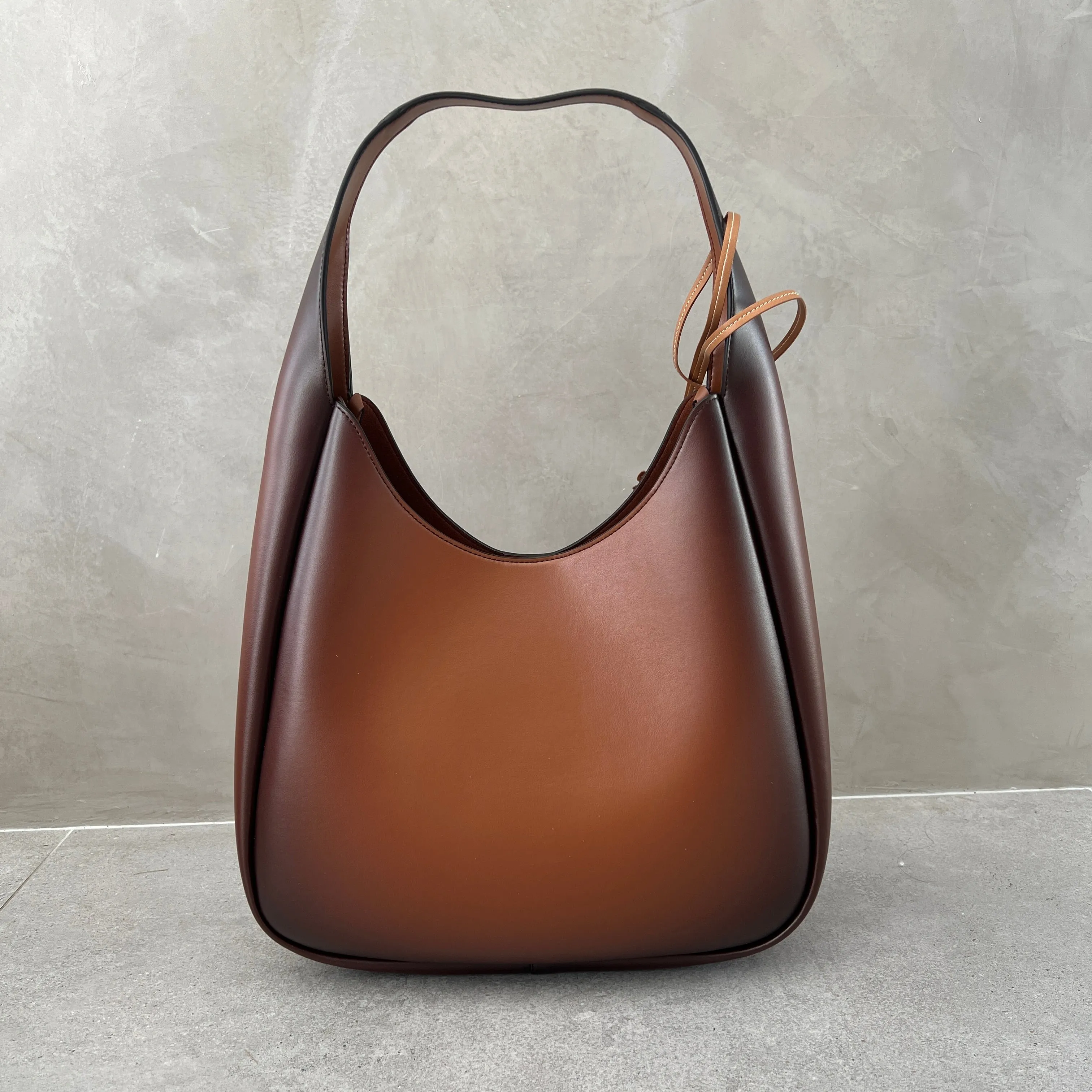 Logo Hobo Large, Gealterter Cognac Taschen_Stella Mccartney_Taschen