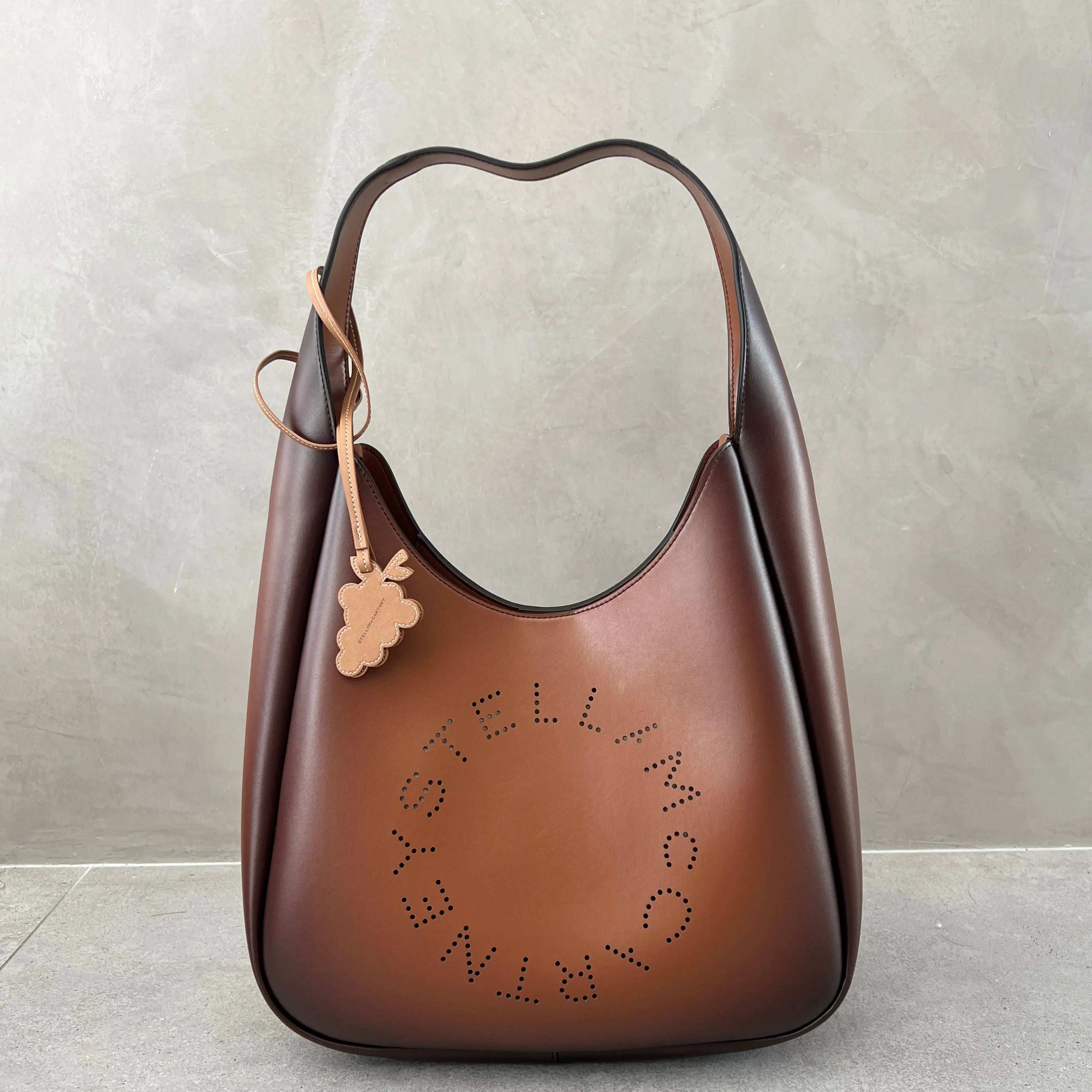 Logo Hobo Large, Gealterter Cognac Taschen_Stella Mccartney_Taschen