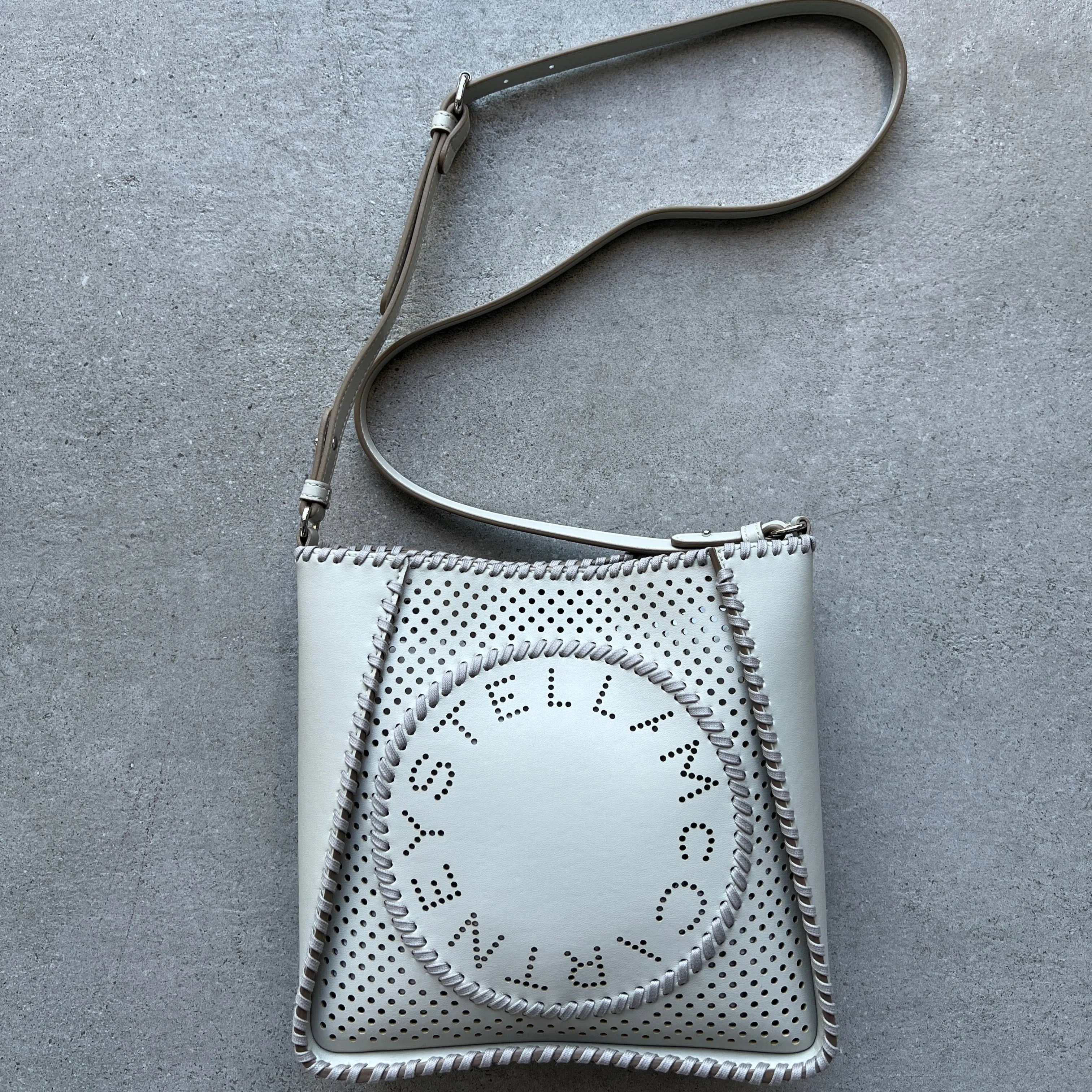 Logo Hobo Perforiert, Tontaschen_Stella Mccartney_Taschen
