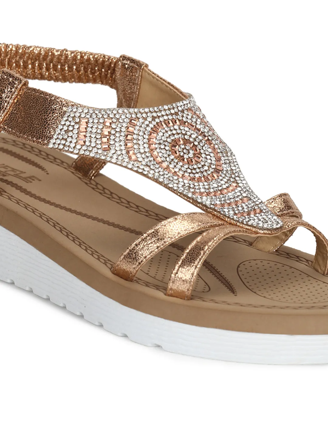 Roségoldene Metallic-Sandalen mit Diamantbesatz und Doppelriemen