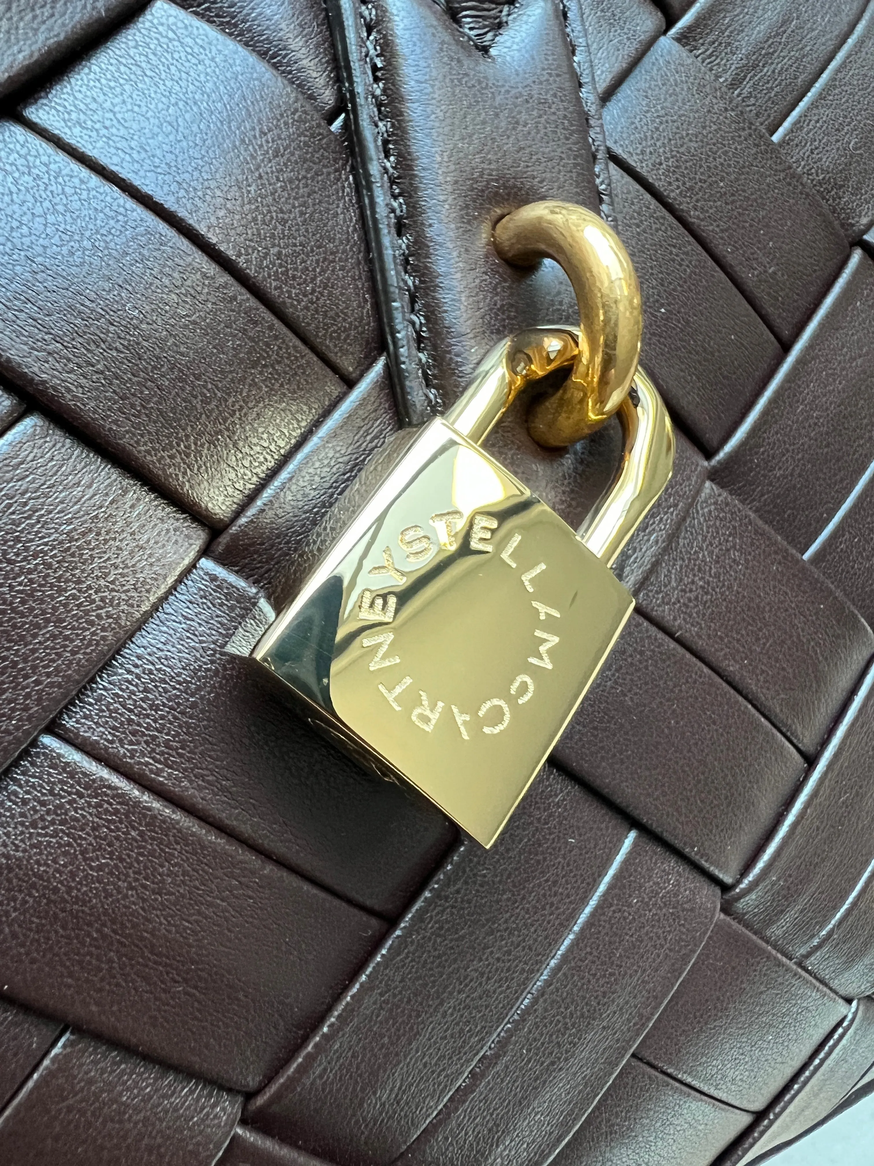 Ryder Gewebte Schultertasche, Schokoladenfarbene Taschen_Stella Mccartney_Taschen