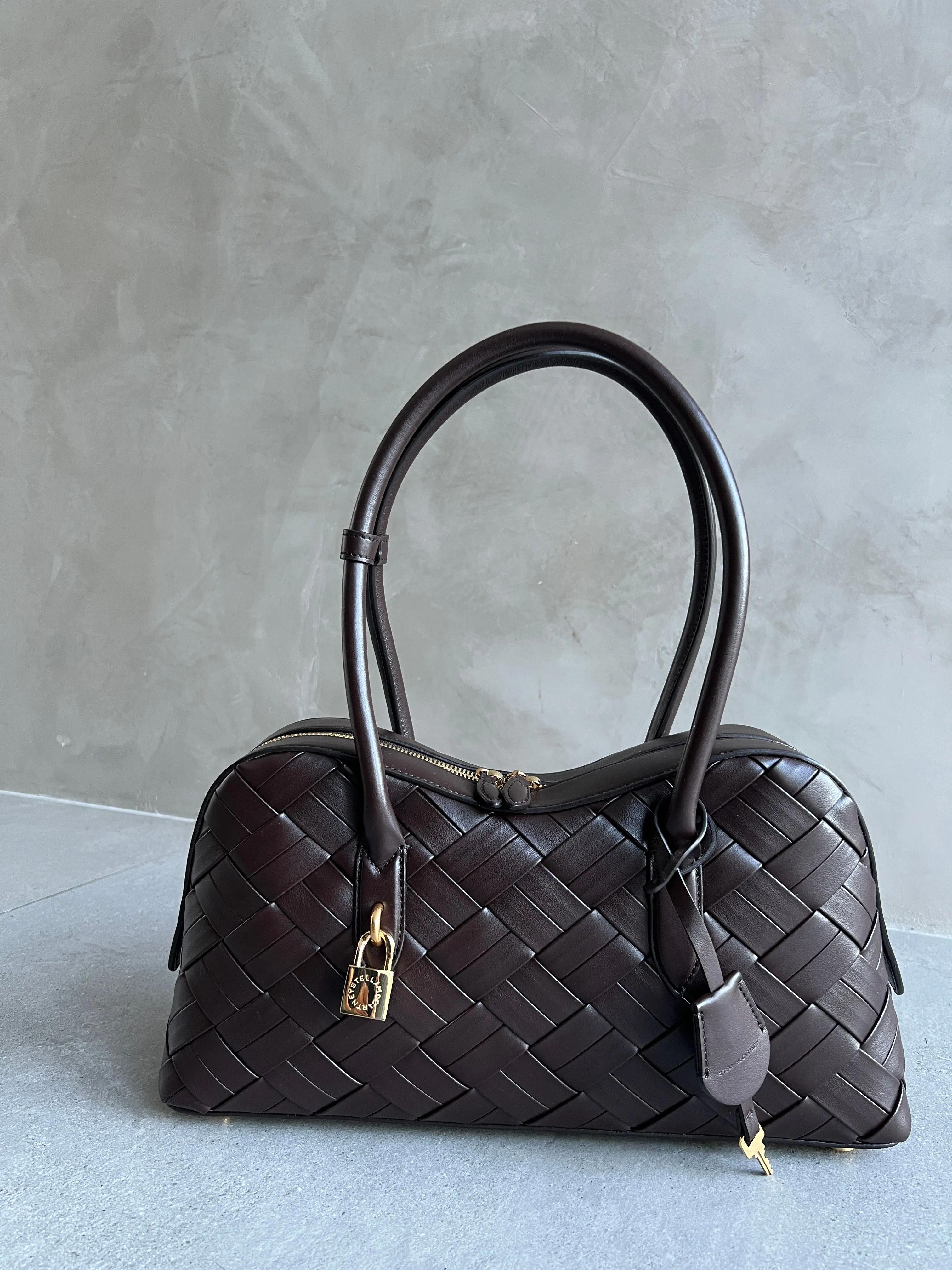 Ryder Gewebte Schultertasche, Schokoladenfarbene Taschen_Stella Mccartney_Taschen
