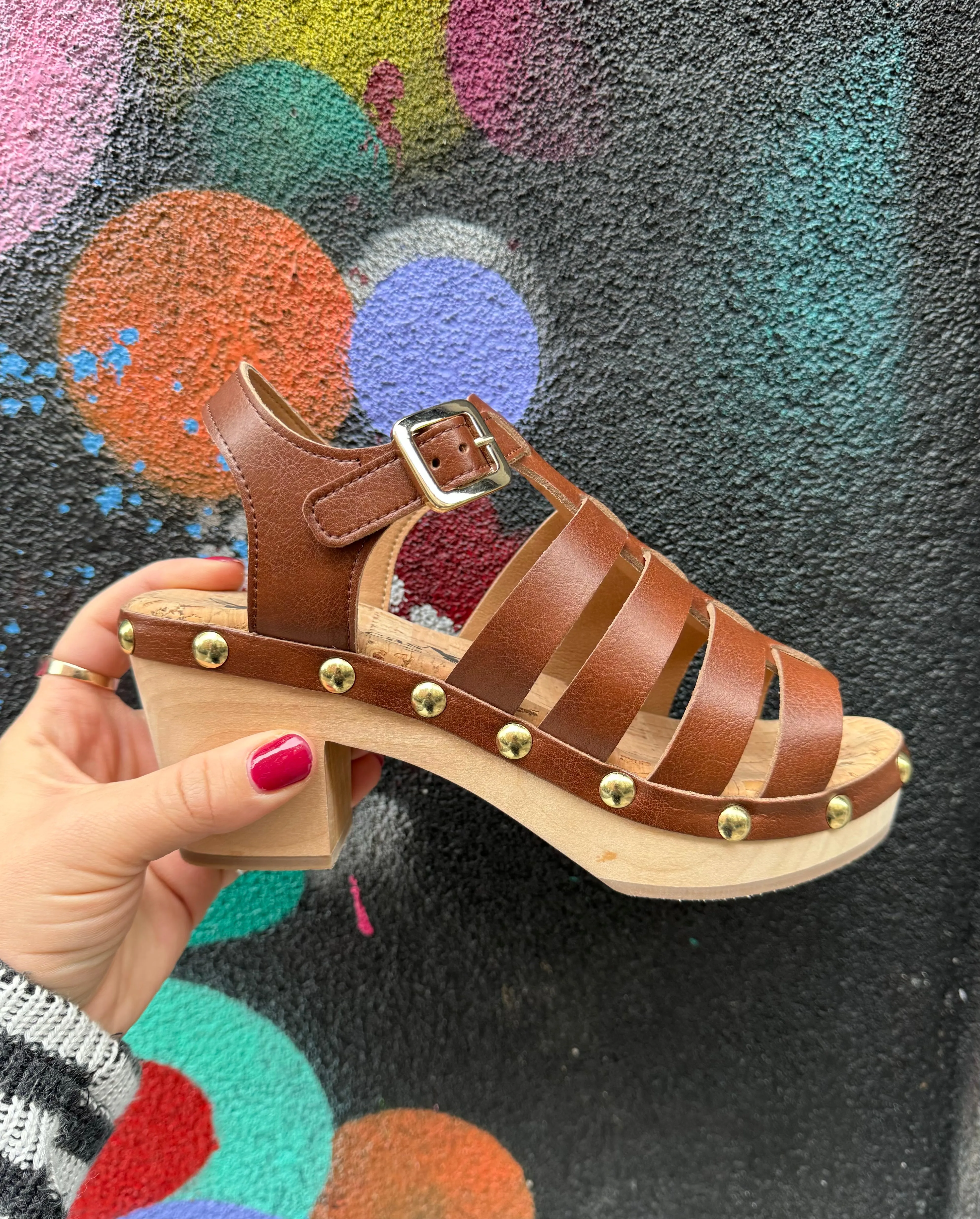 Sawyer Clog in Tan von Novacas