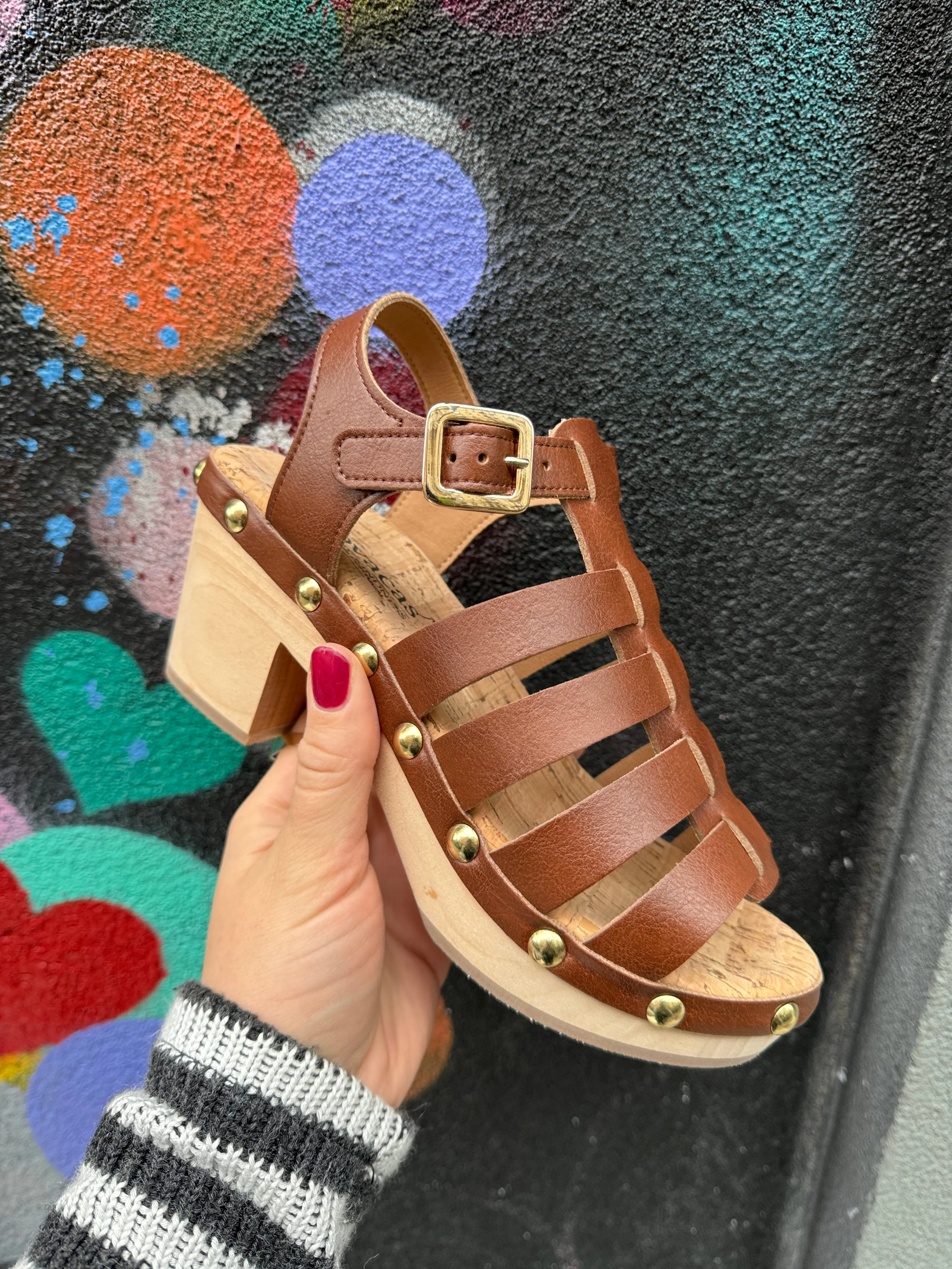 Sawyer Clog in Tan von Novacas