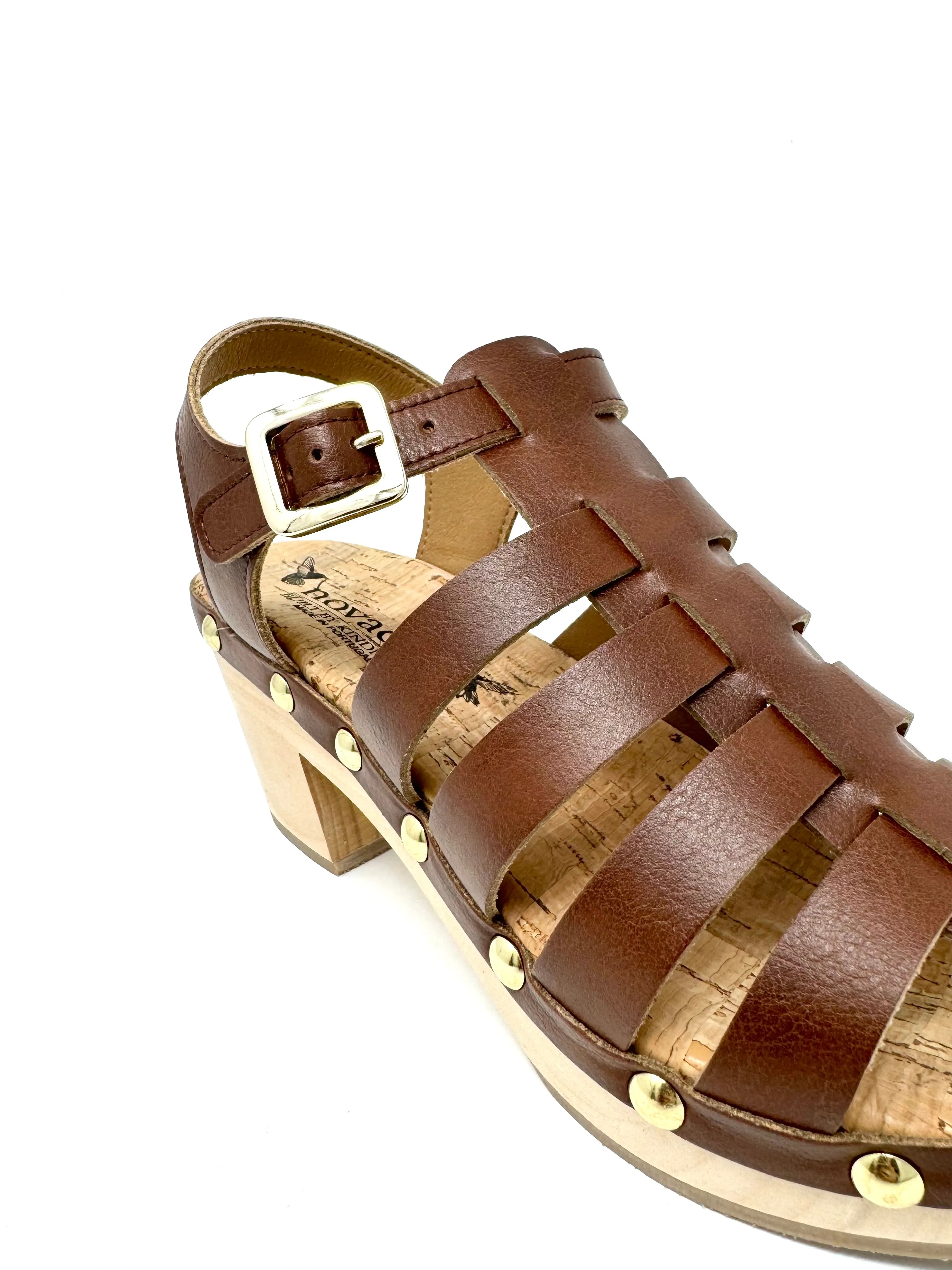 Sawyer Clog in Tan von Novacas