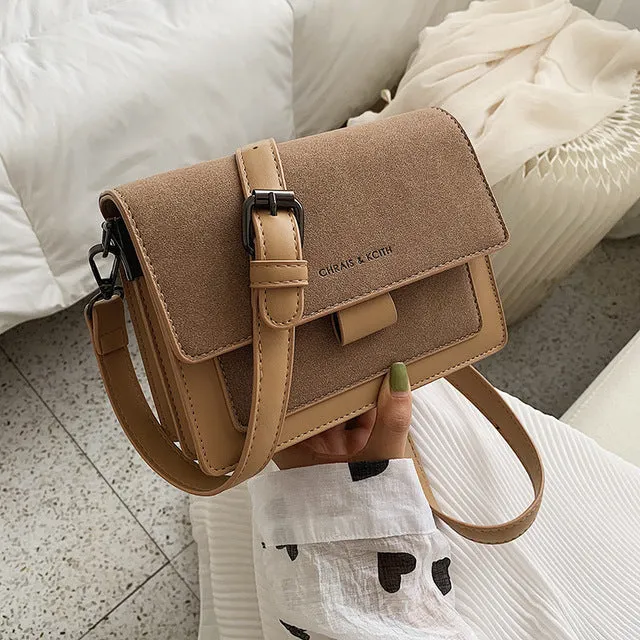Kleine Tasche Damen 2019 neue koreanische Version kleine quadratische Tasche breiter Schulterriemen Mode Joker Schulter Messenger Tasche Fashion Nova Taschen