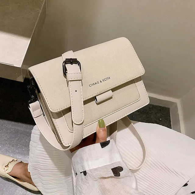 Kleine Tasche Damen 2019 neue koreanische Version kleine quadratische Tasche breiter Schulterriemen Mode Joker Schulter Messenger Tasche Fashion Nova Taschen
