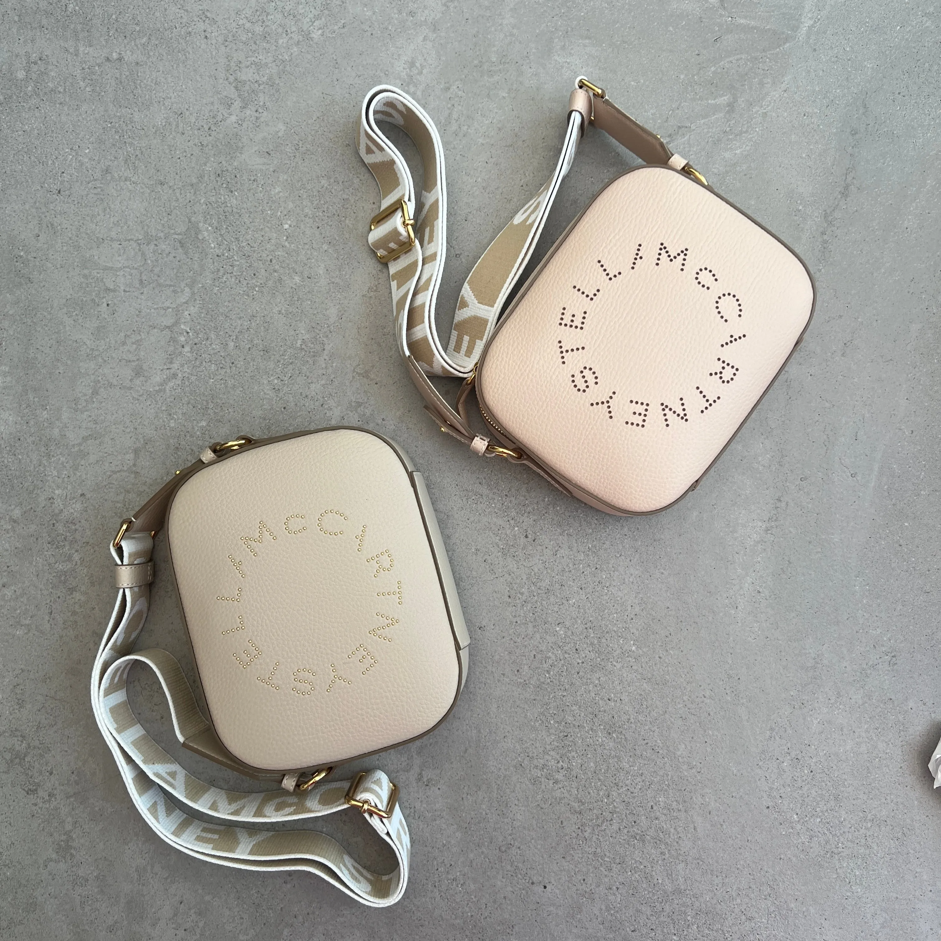 Stella Logo Kamera-Tasche mit Kornstiften, Creme Taschen_Stella Mccartney_Taschen